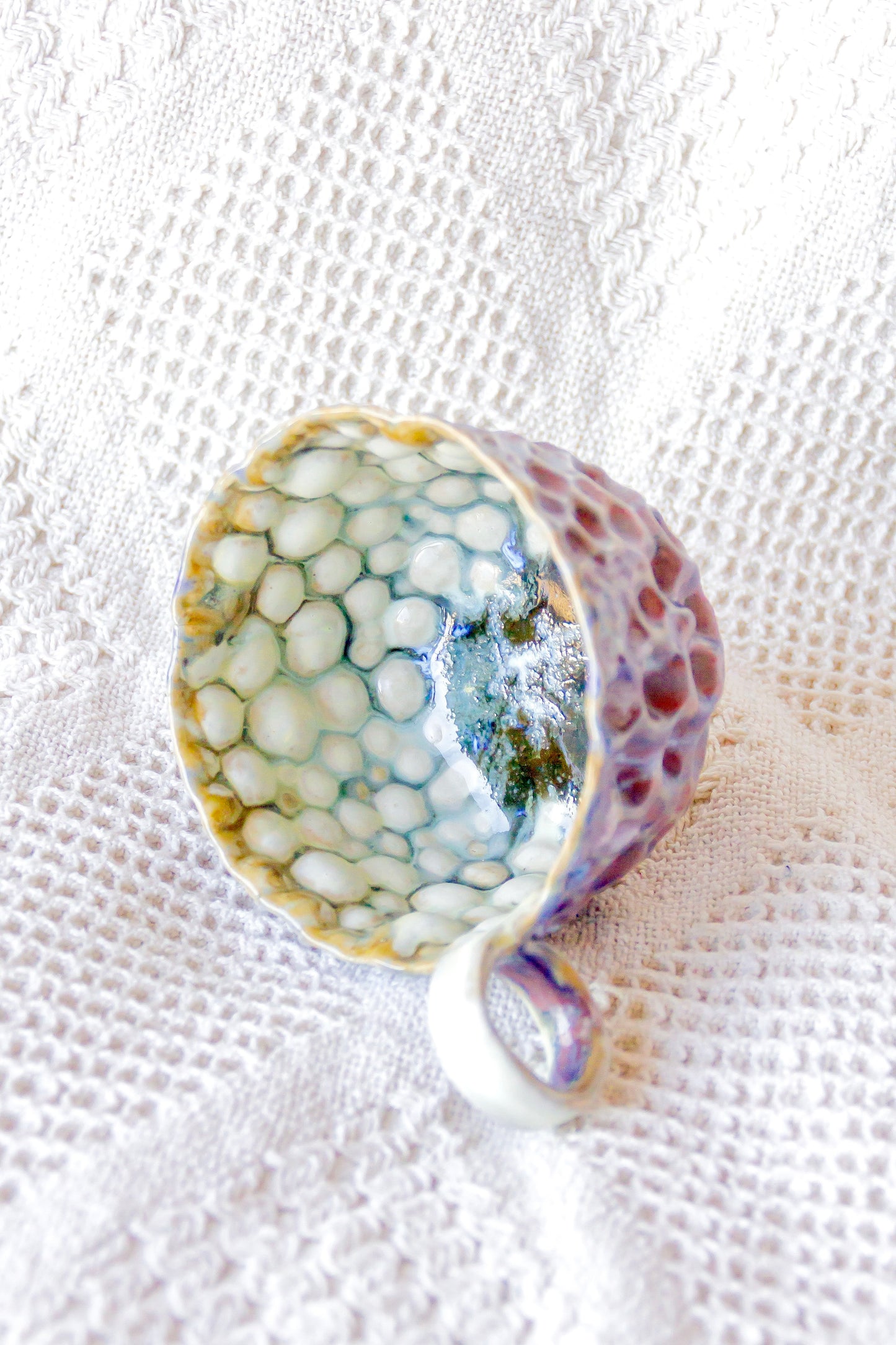 Filiżanka ceramiczna “Bubbles” fioletowo-zielona