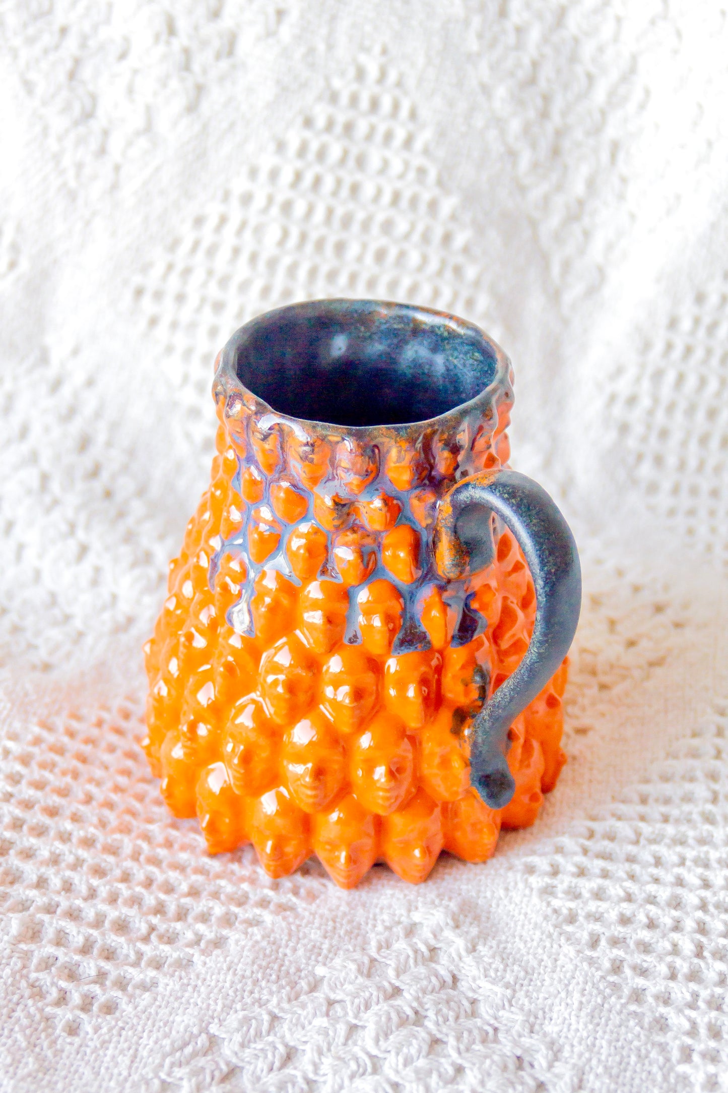 Kubek ceramiczny „Charlotte” czarno-pomarańczowy