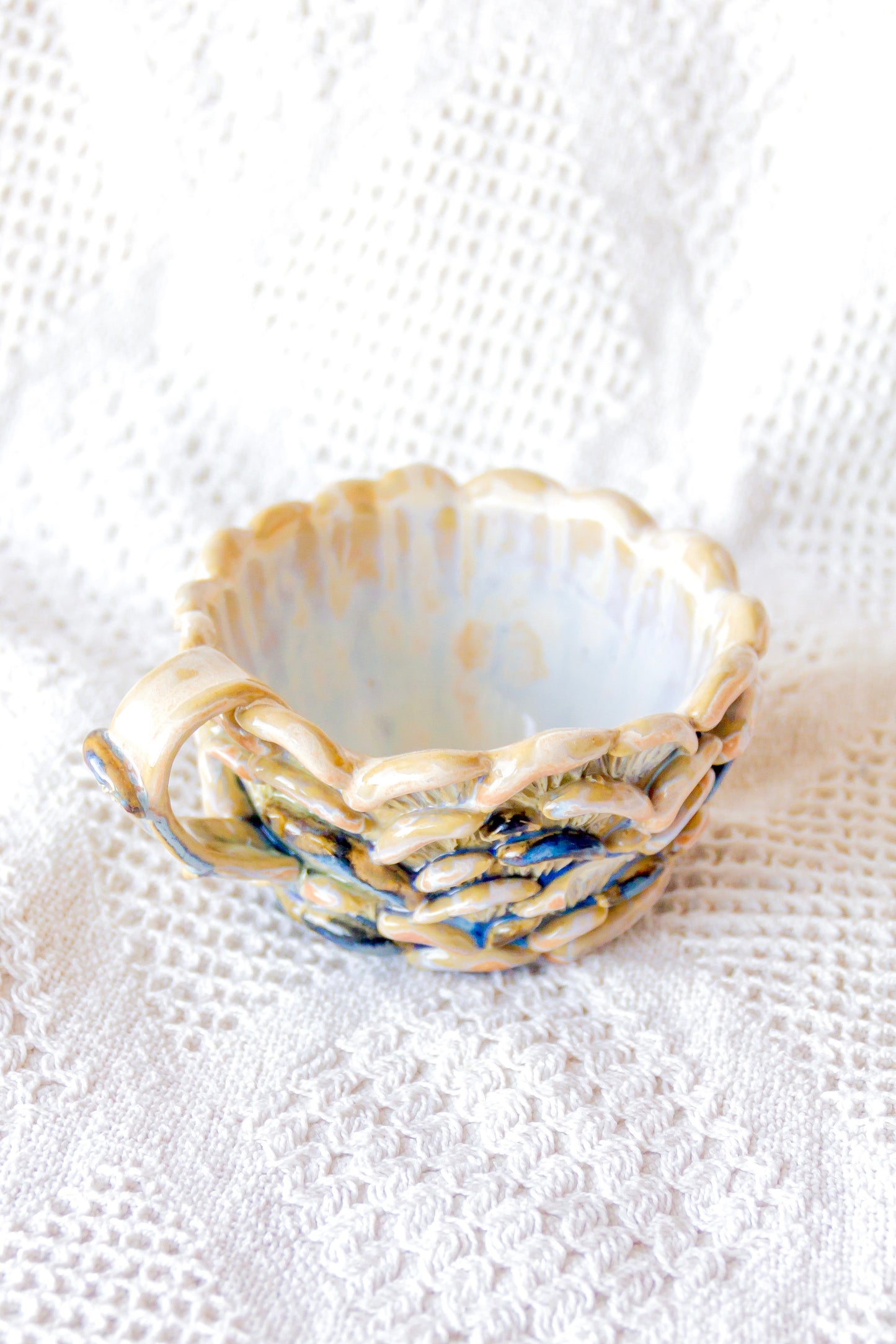 Kubek ceramiczny “Shrooms” beżowo-biały