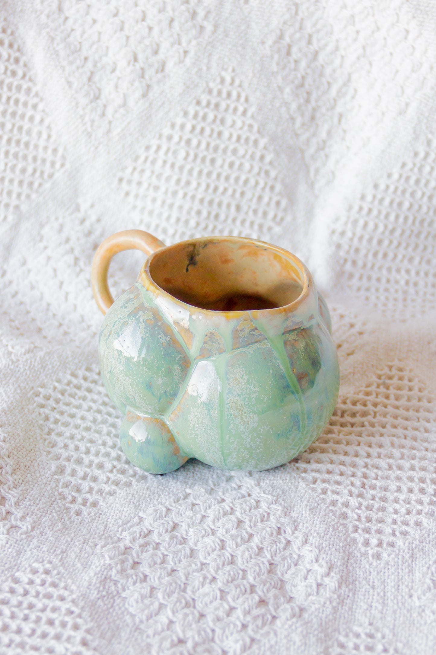 Kubek ceramiczny “Bubbles 3” zielono-beżowy