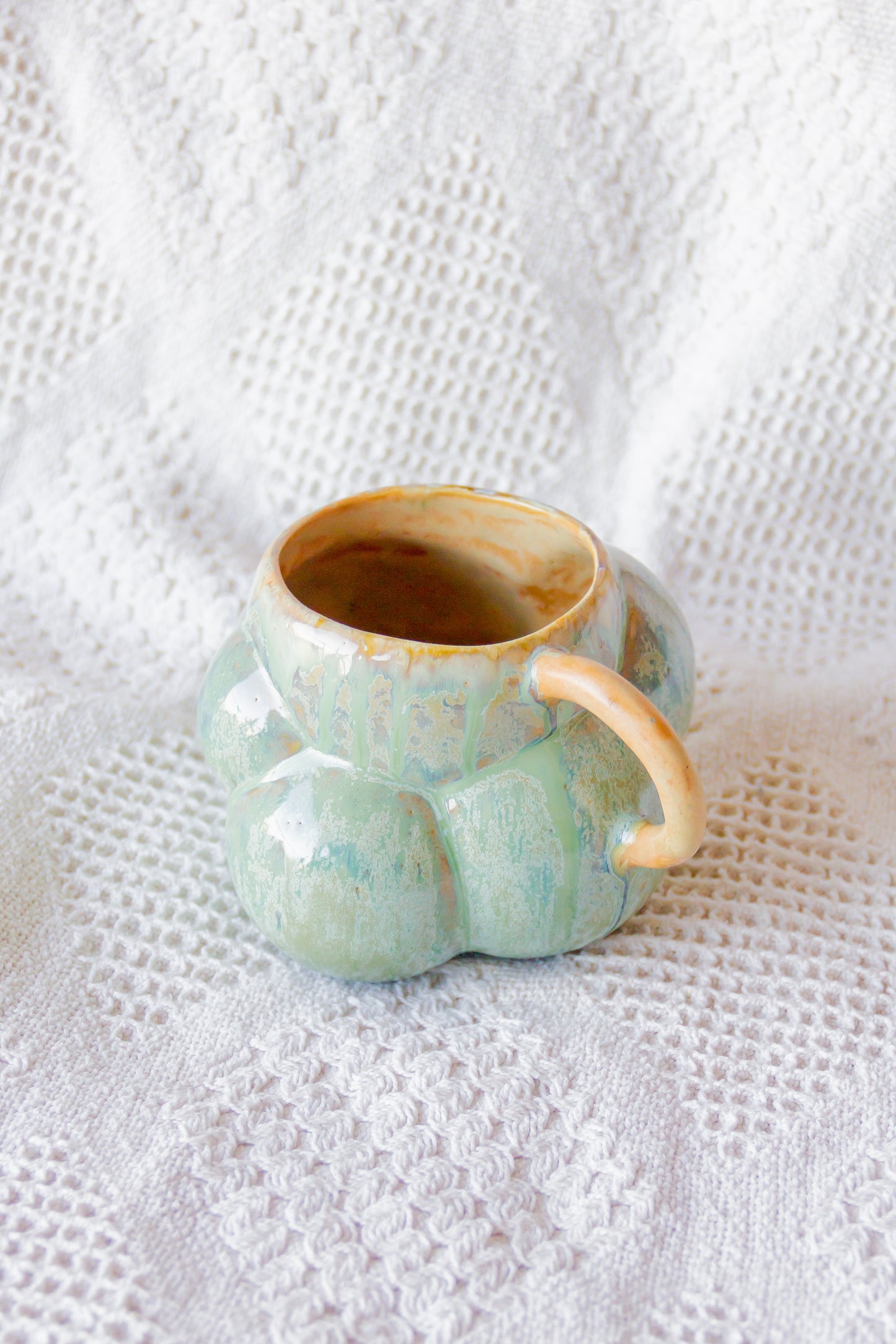 Kubek ceramiczny “Bubbles 3” zielono-beżowy