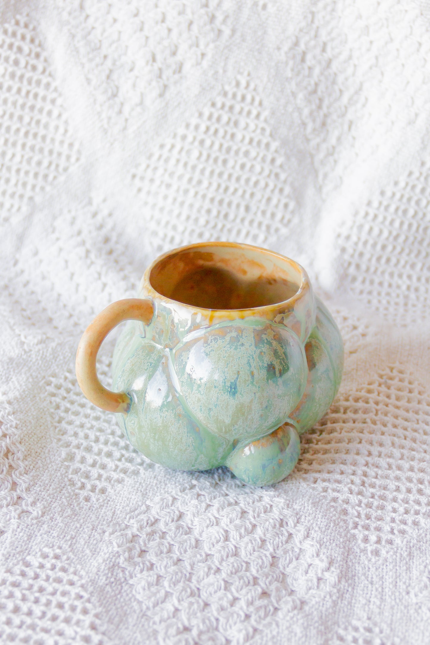 Kubek ceramiczny “Bubbles 3” zielono-beżowy