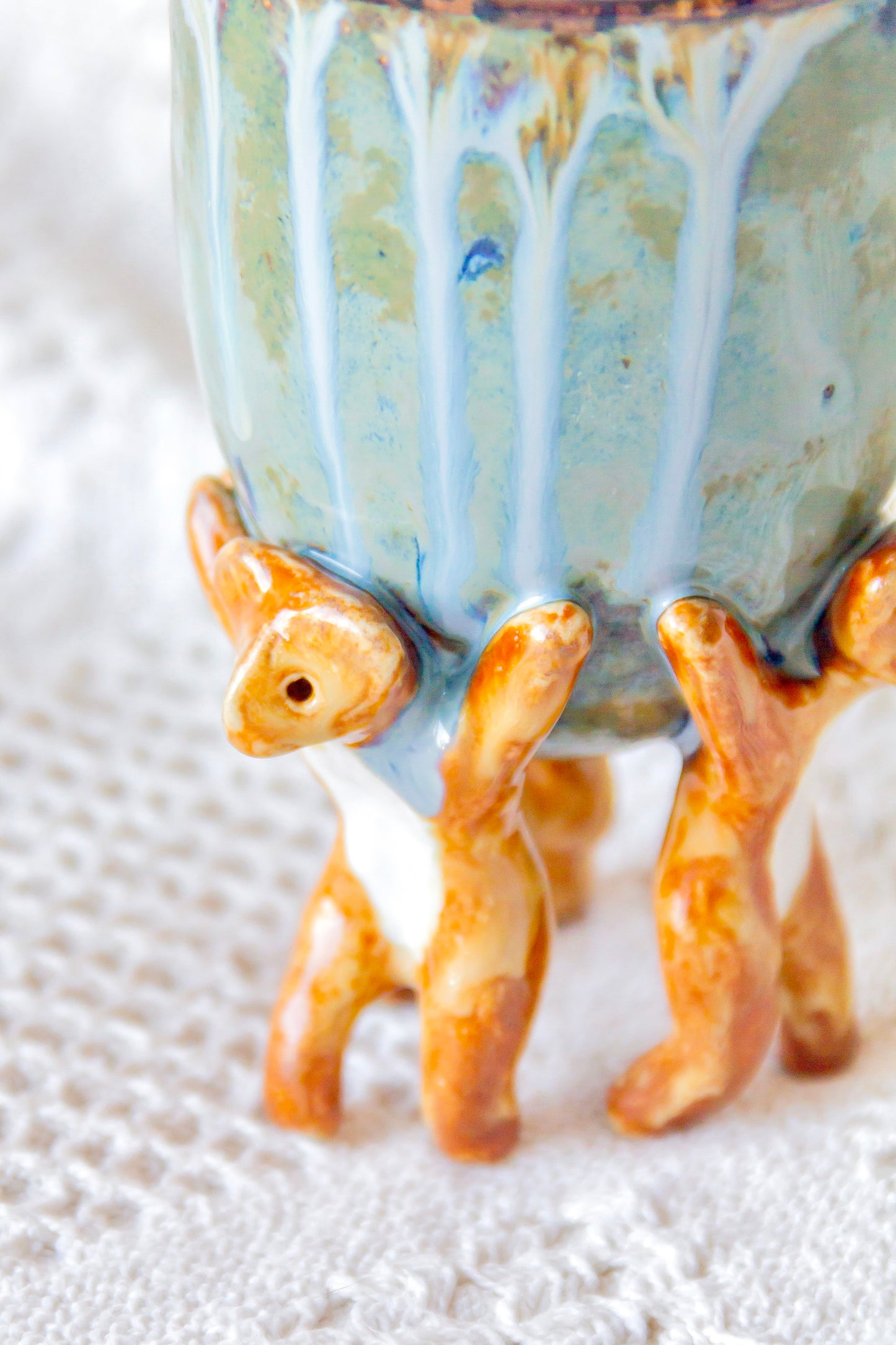 Puchar ceramiczny z werlingami turkusowo-czarny