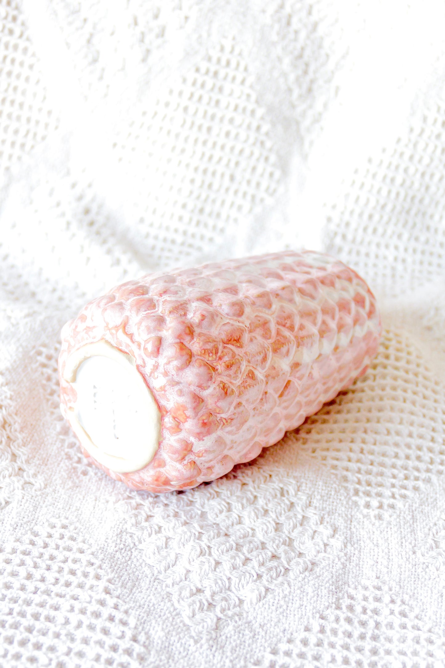 Kubek ceramiczny „Shell” biało-różowy