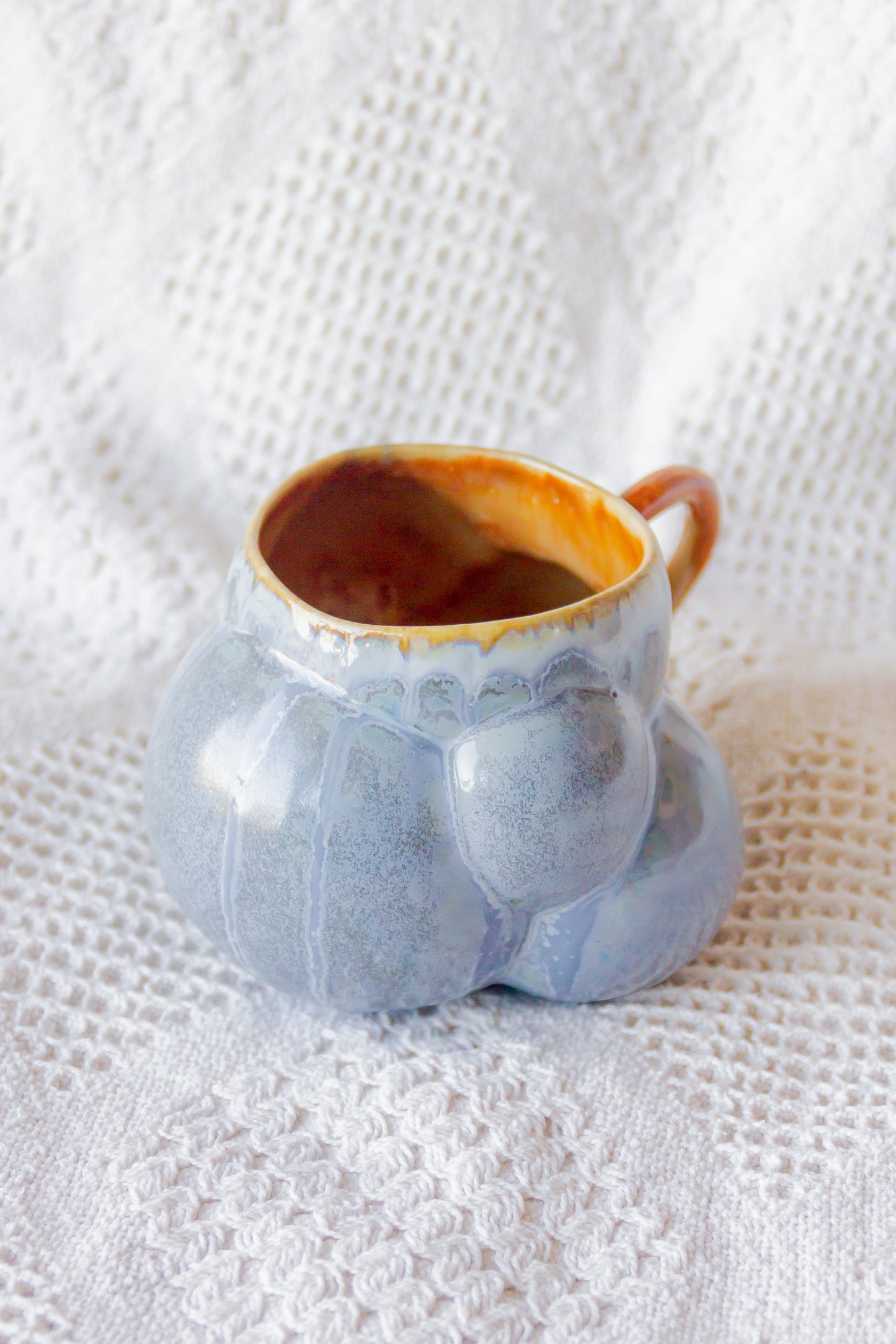 Kubek ceramiczny “Bubbles 3” niebiesko-beżowy