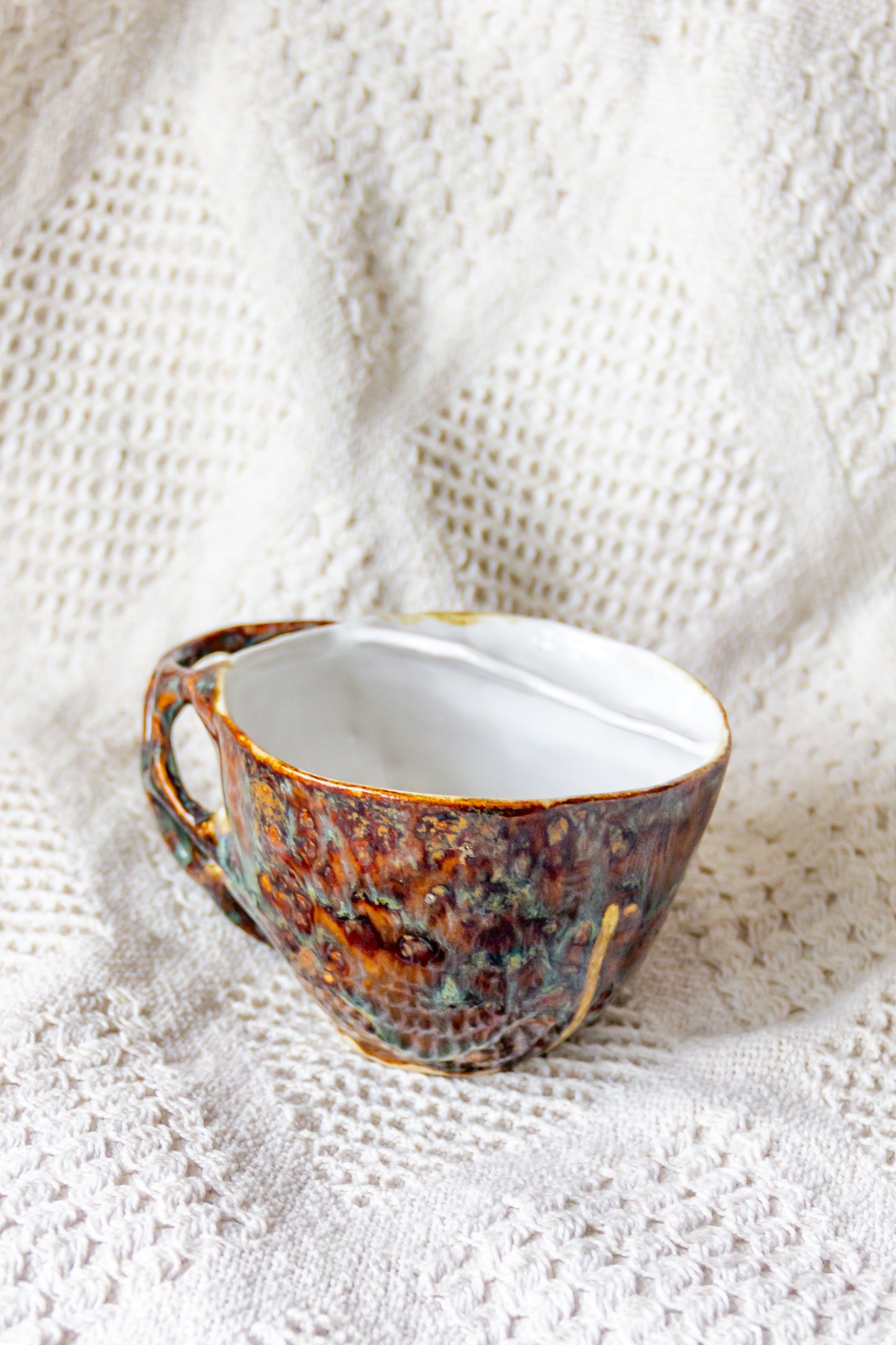 Filiżanka ceramiczna „Tripto” brązowo-biała