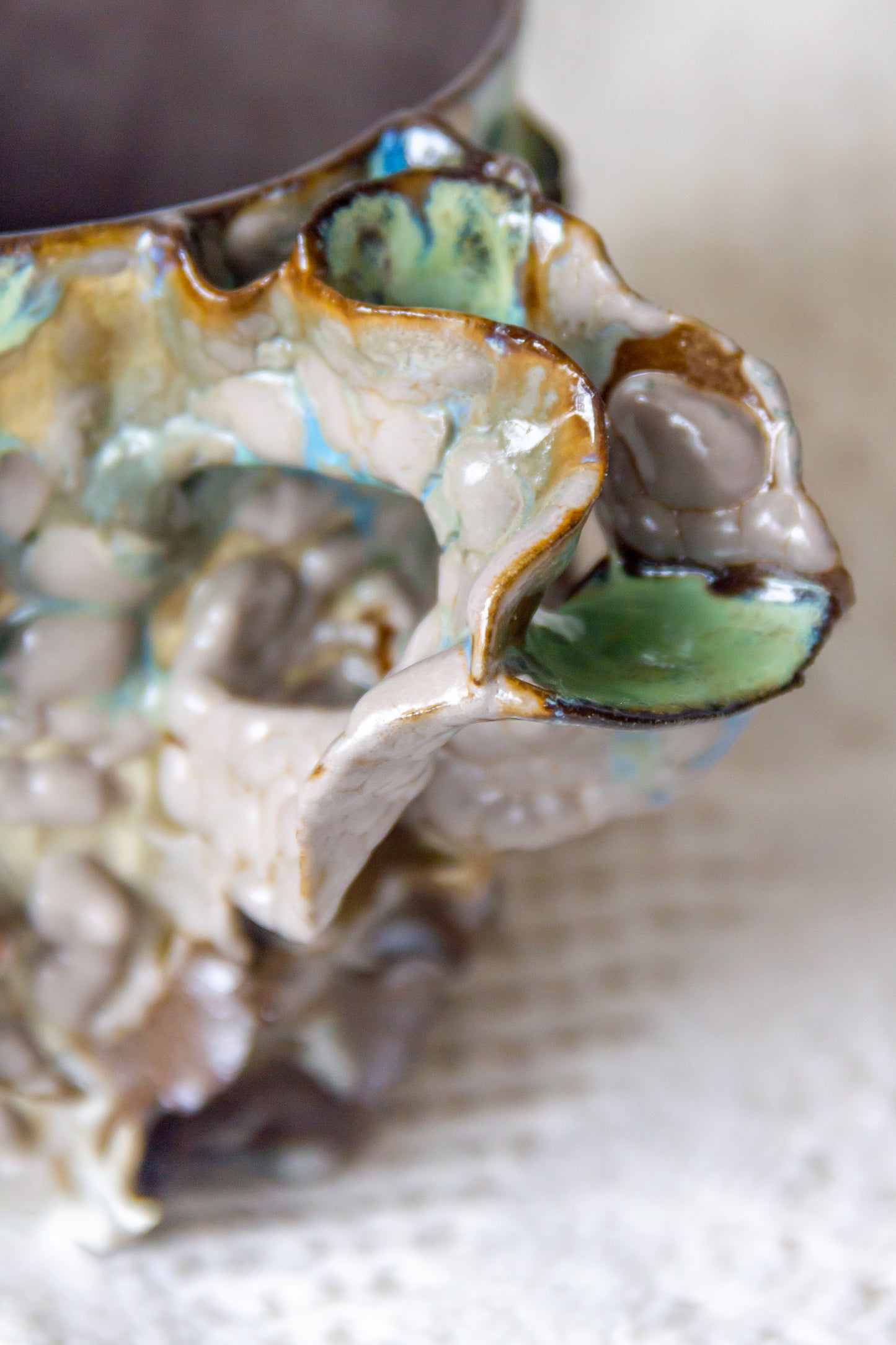 Kubek ceramiczny “Laminari” czarno-zielony