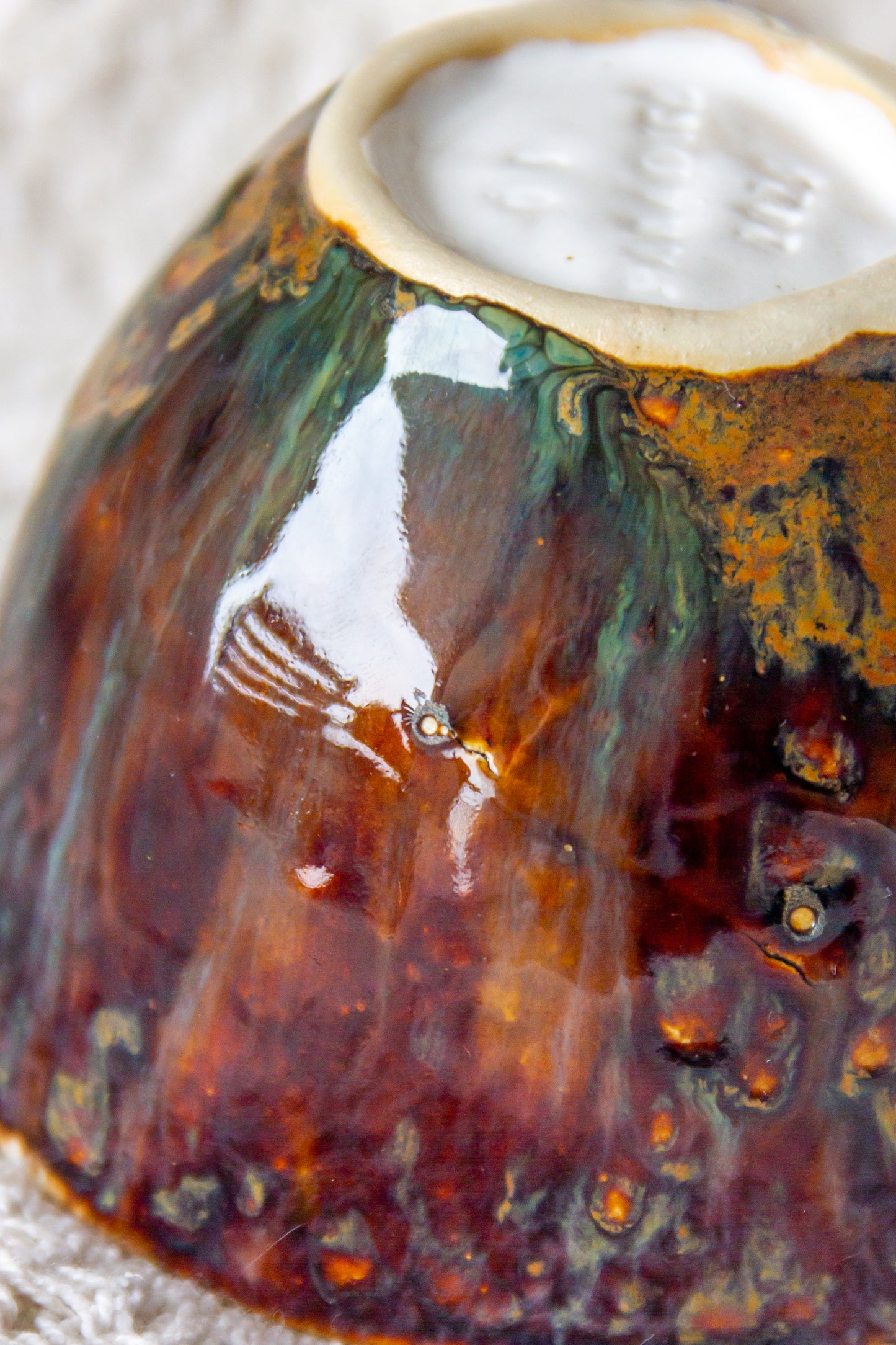 Filiżanka ceramiczna „Tripto” brązowo-biała