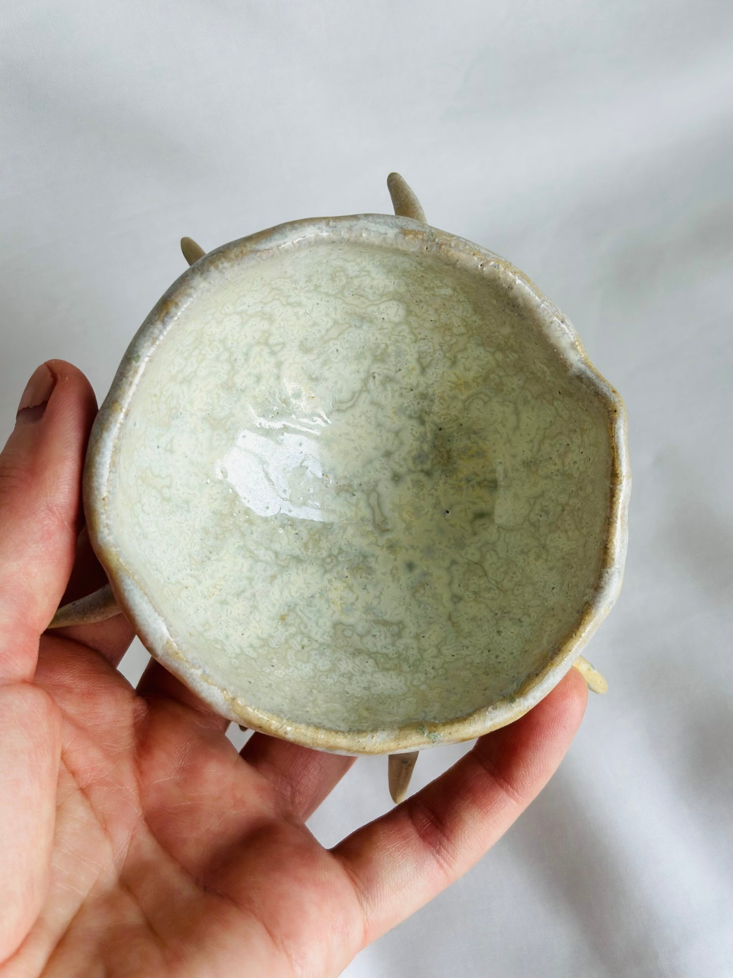 Miska ceramiczna z kolcami