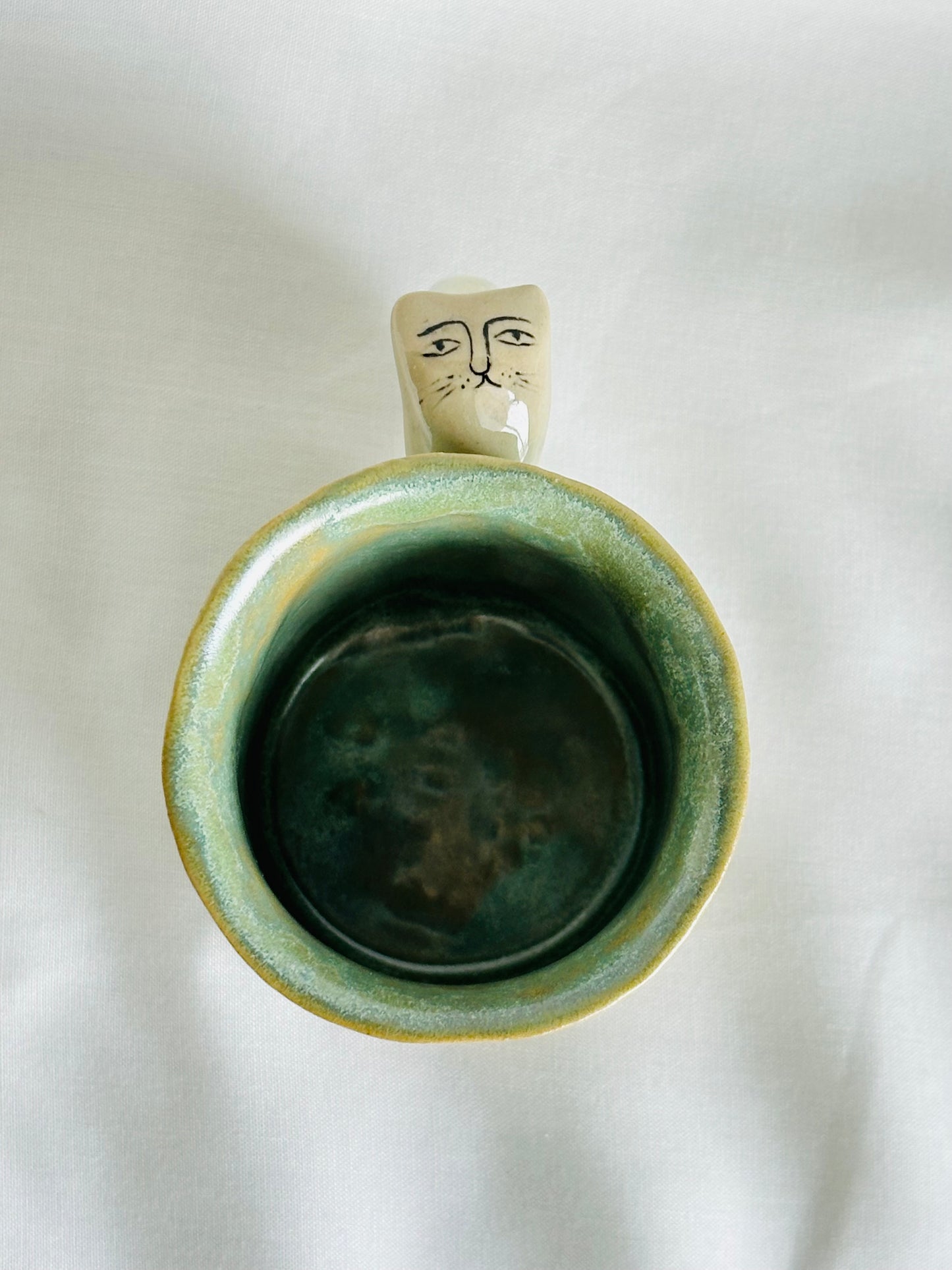 Tasse à expresso noire en céramique plaquée or