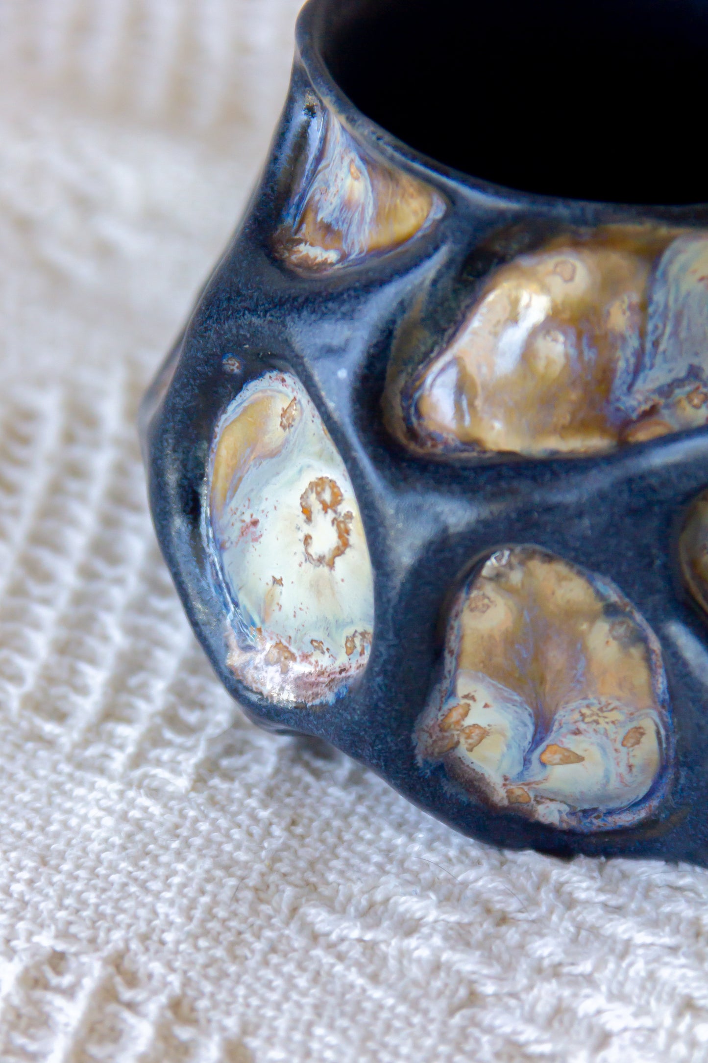 Kubek ceramiczny „Tripto” brązowo-czarny