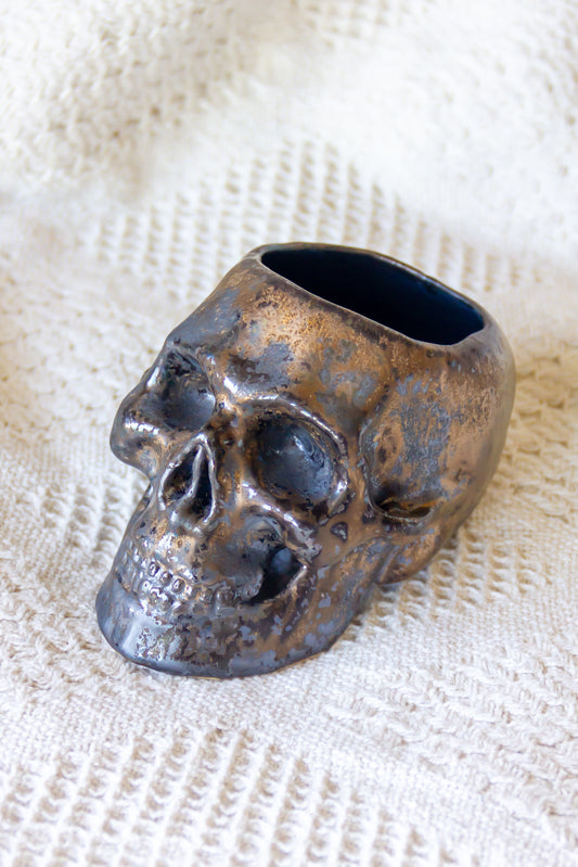 Czaszka-szkatułka ceramiczna brązowo-czarna