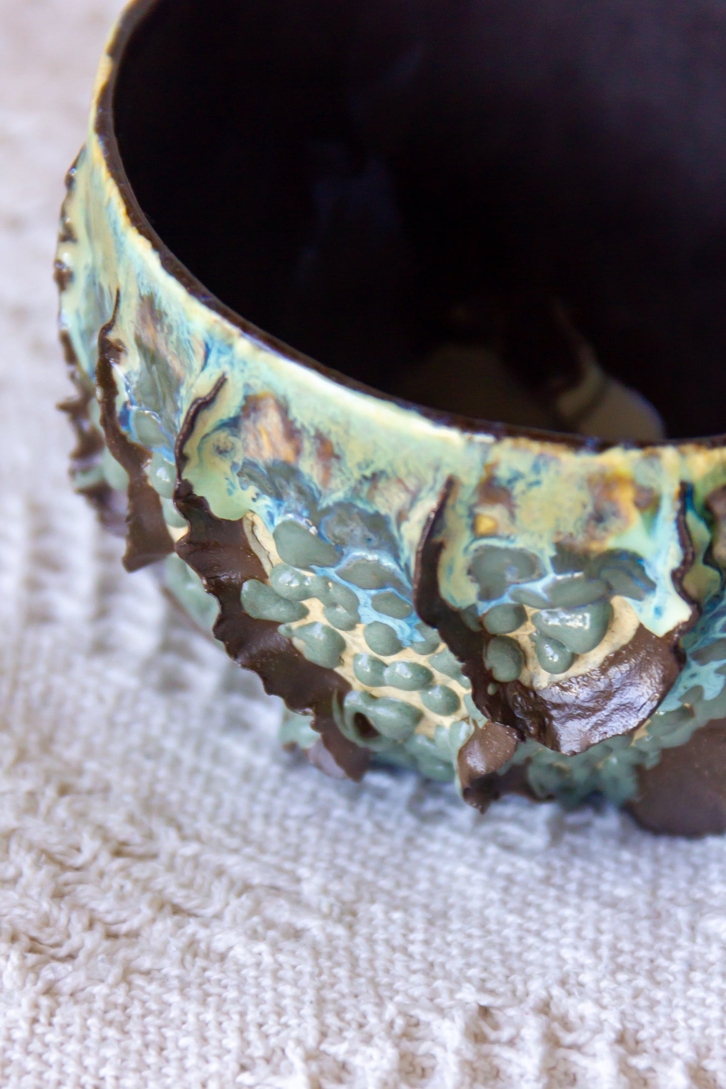 Filiżanka ceramiczna „Laminari” czarno-zielona