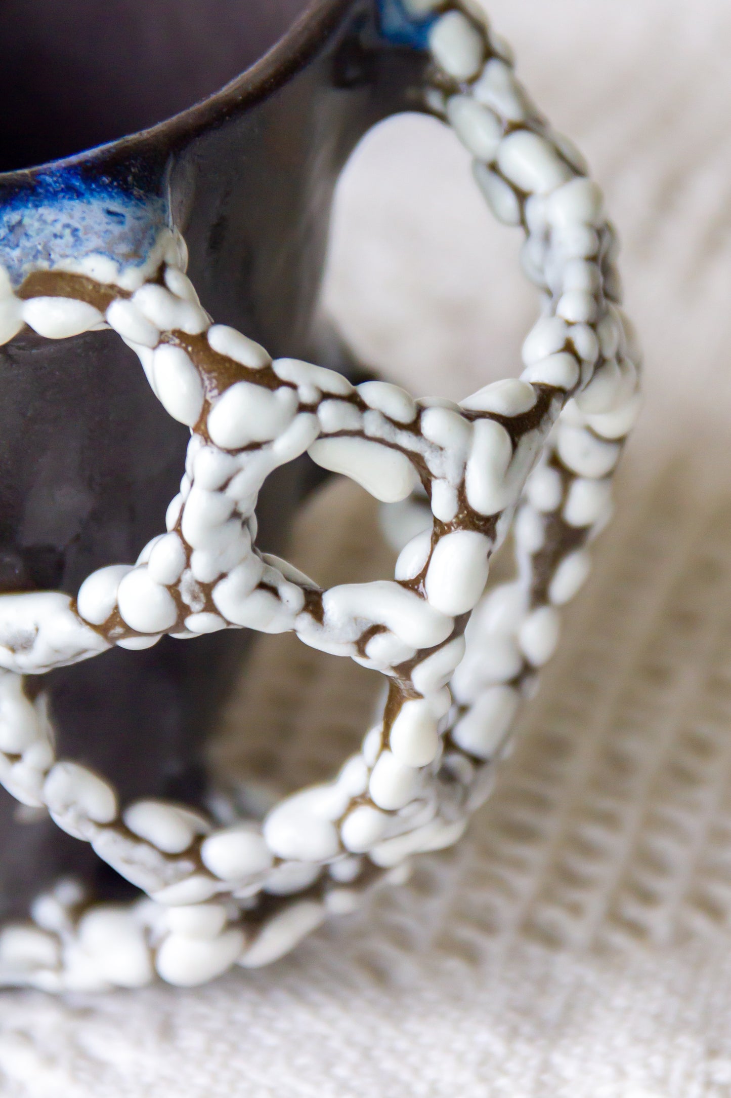 Kubek ceramiczny „Tripto” czarno-biało-niebieski