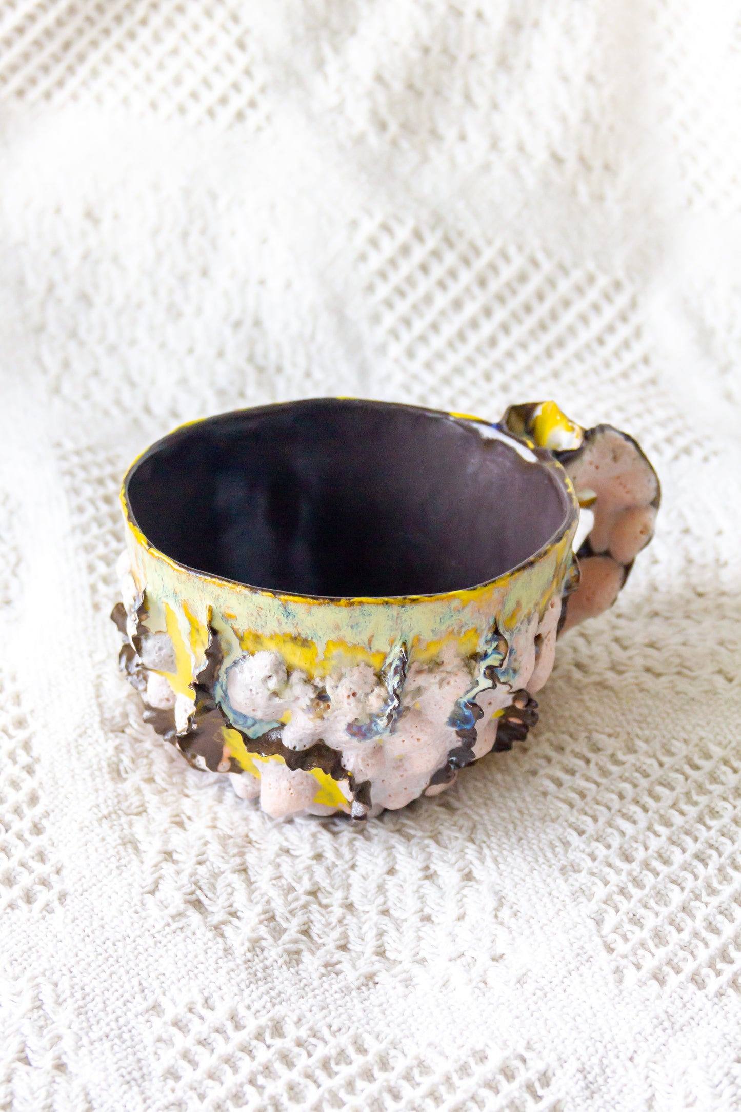 Filiżanka ceramiczna „Laminari” żółto-czarna