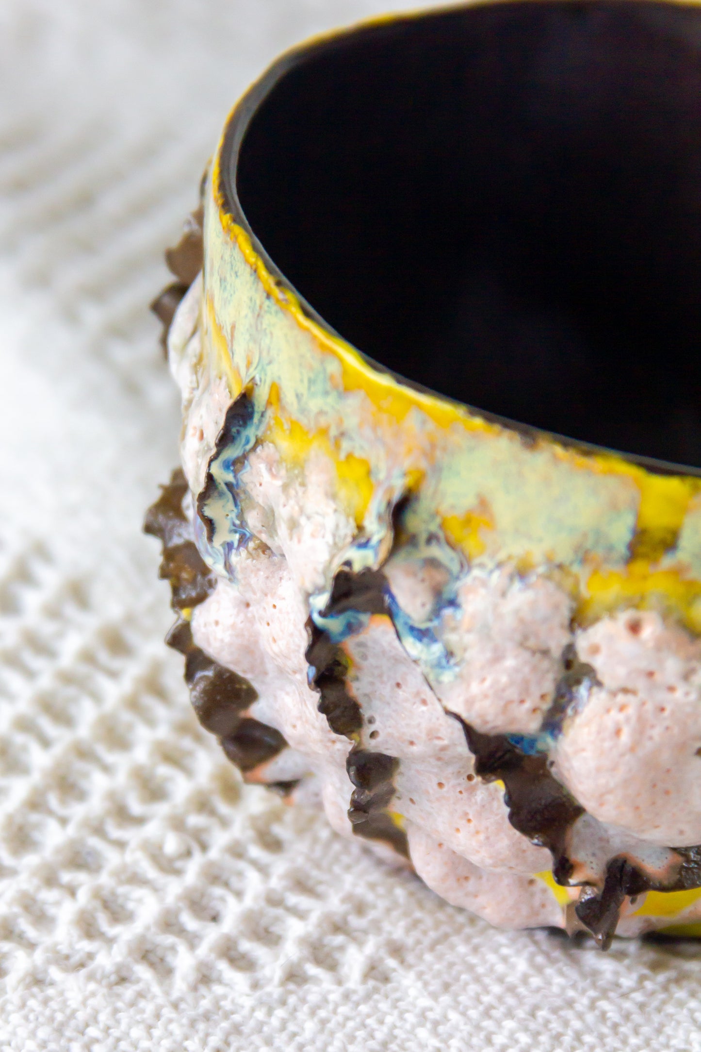 Filiżanka ceramiczna „Laminari” żółto-czarna