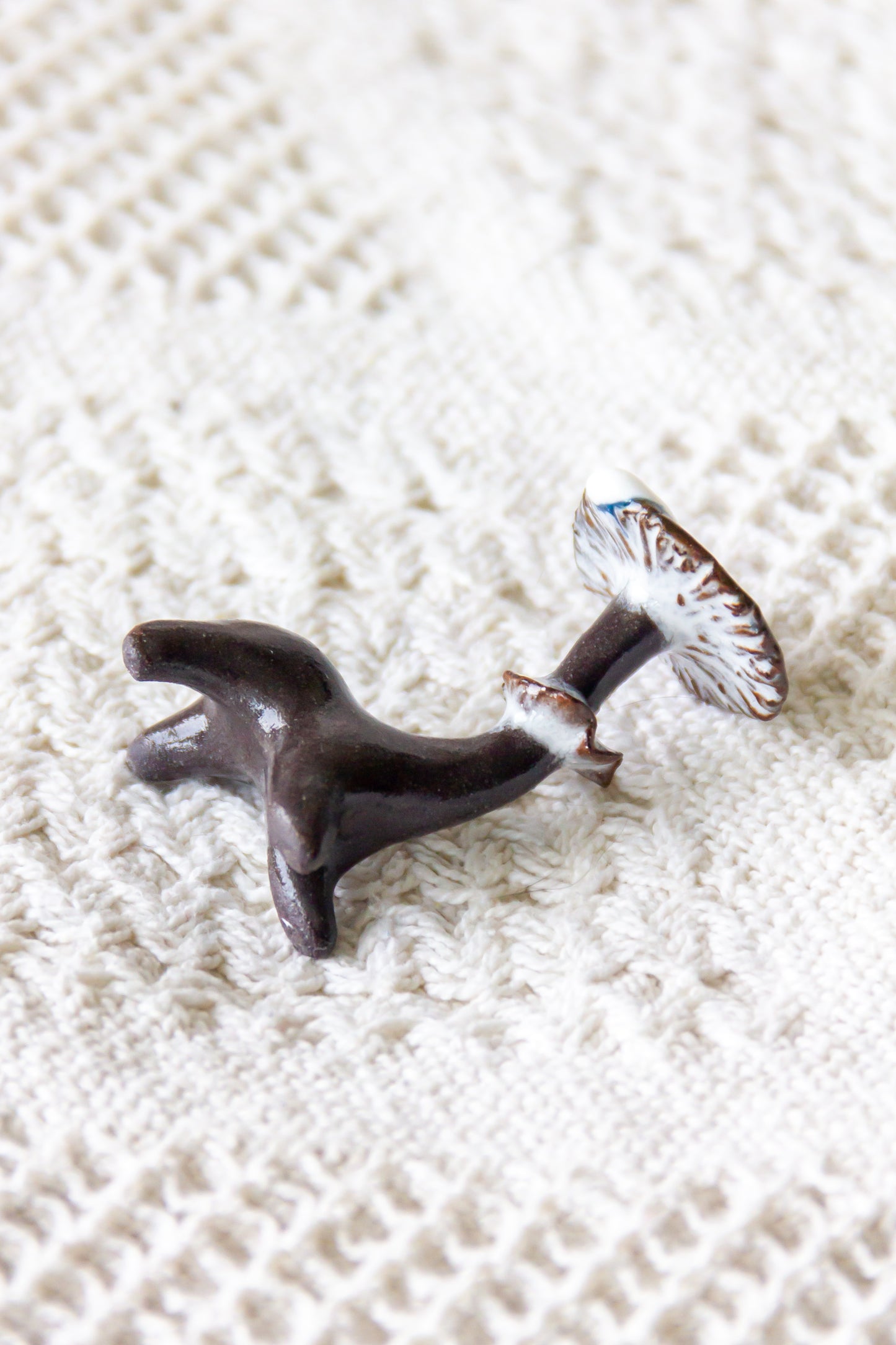 Grzybek ceramiczny czarno-niebieski