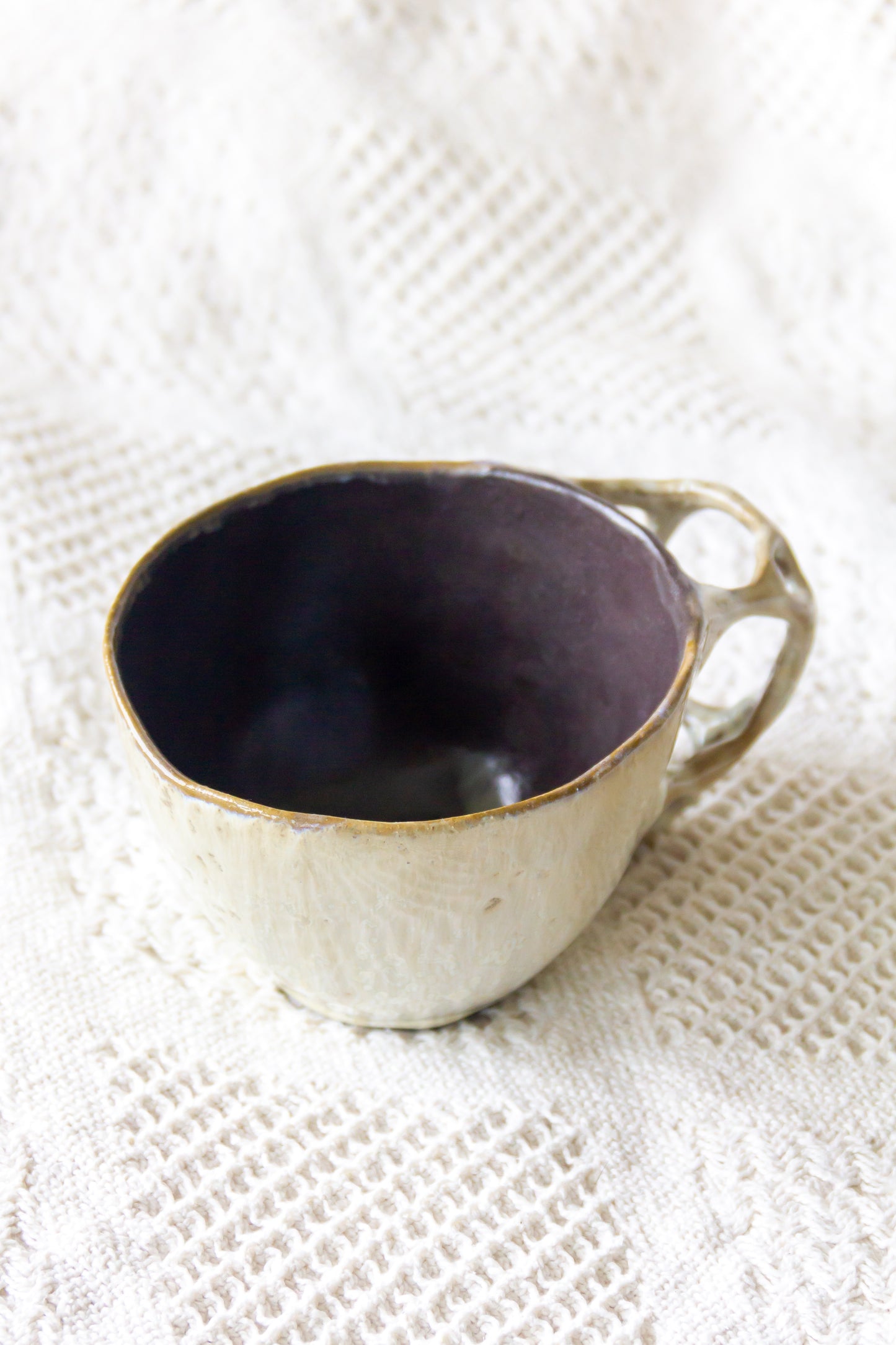 Filiżanka ceramiczna „Tripto” beżowo-czarna