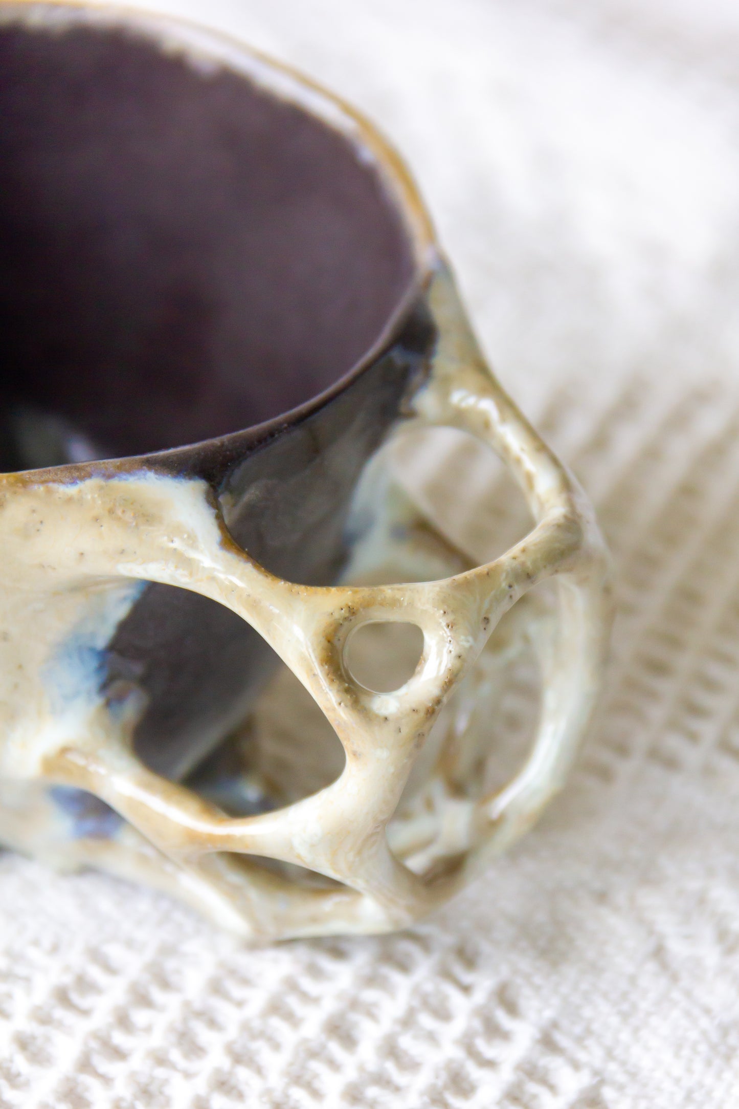 Filiżanka ceramiczna „Tripto” beżowo-czarna