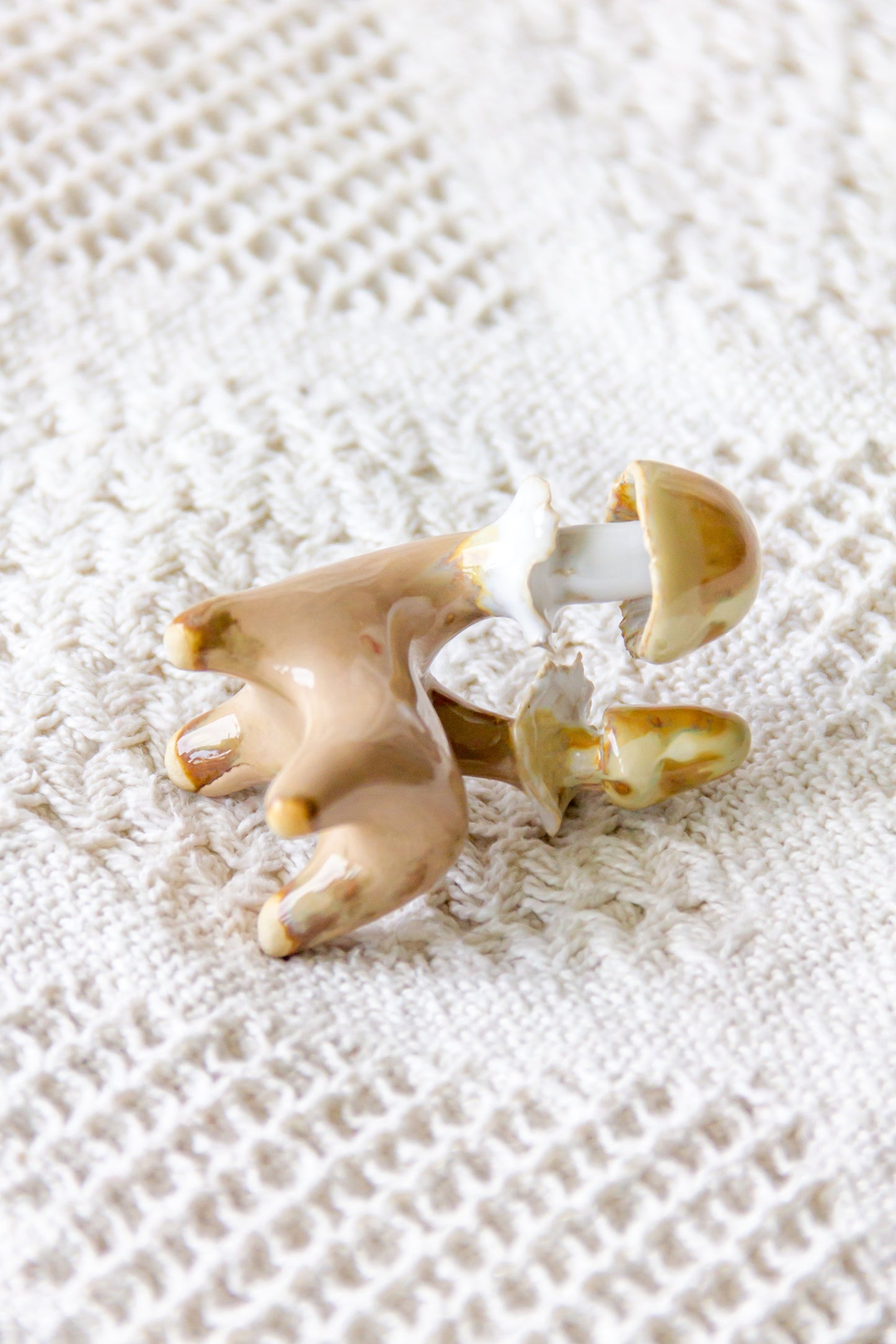 Grzybek ceramiczny beżowo-brązowy