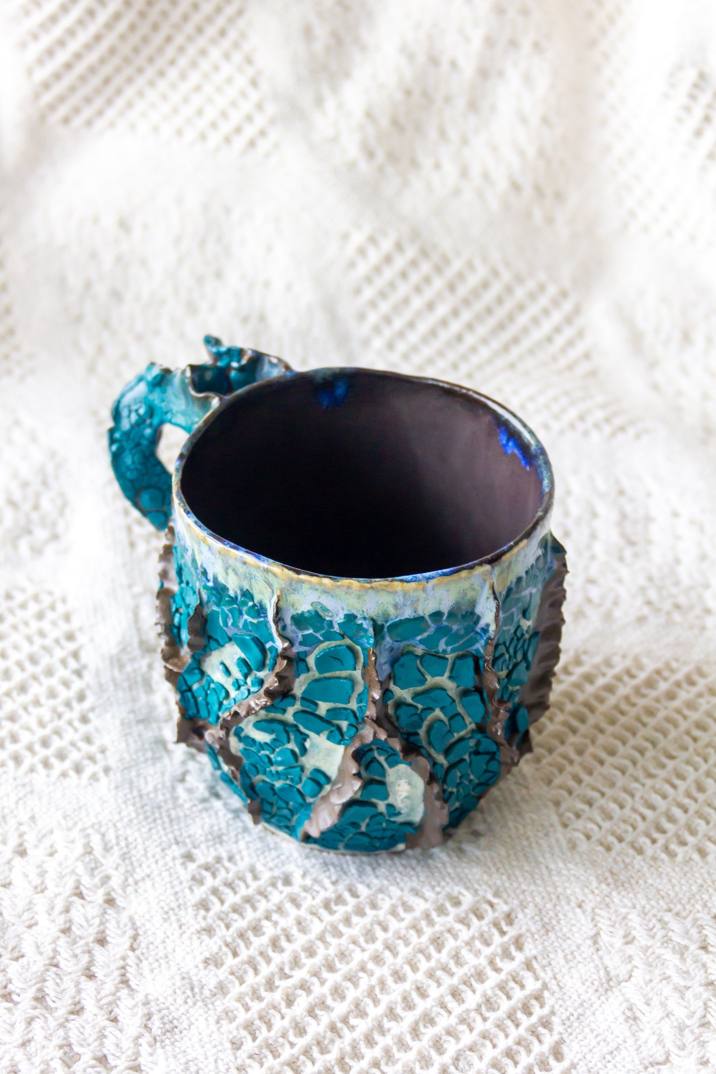 Kubek ceramiczny “Laminari” niebiesko-czarny