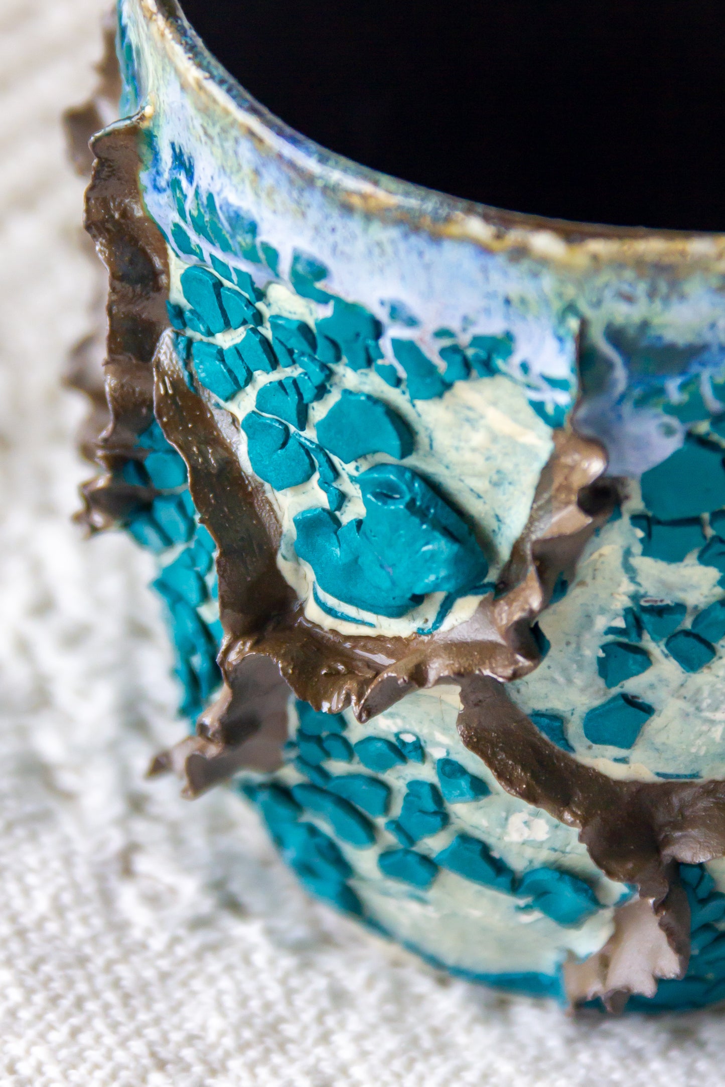 Kubek ceramiczny “Laminari” niebiesko-czarny