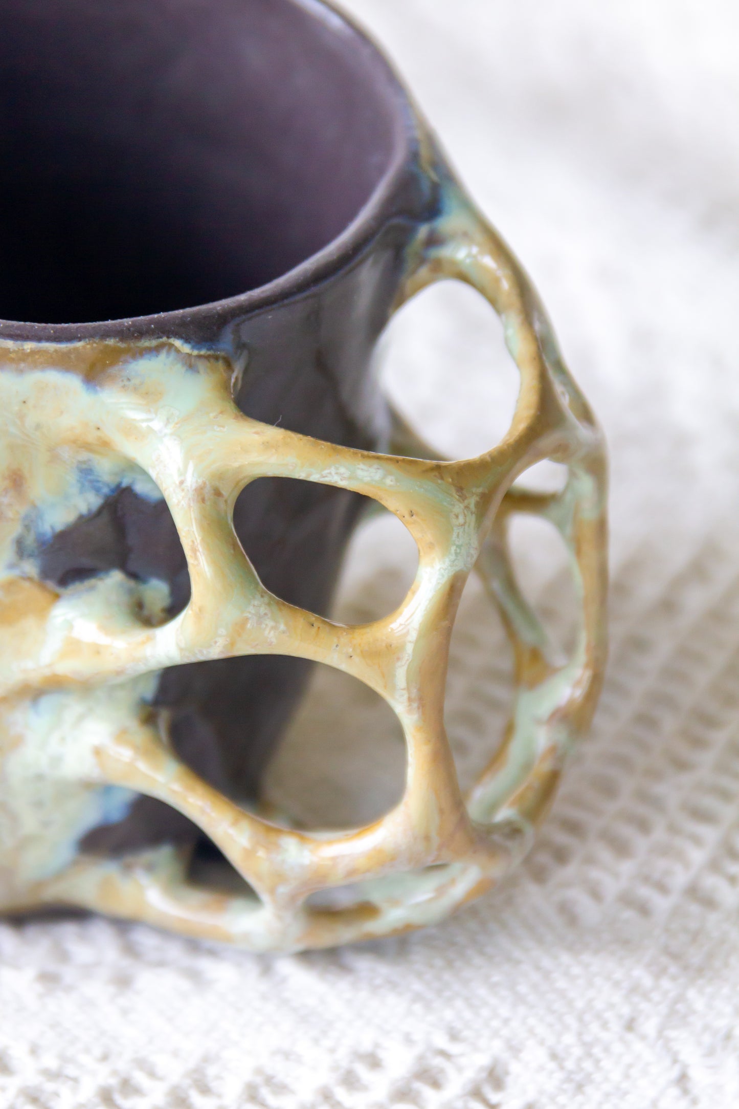 Kubek ceramiczny „Tripto” czarno-beżowy