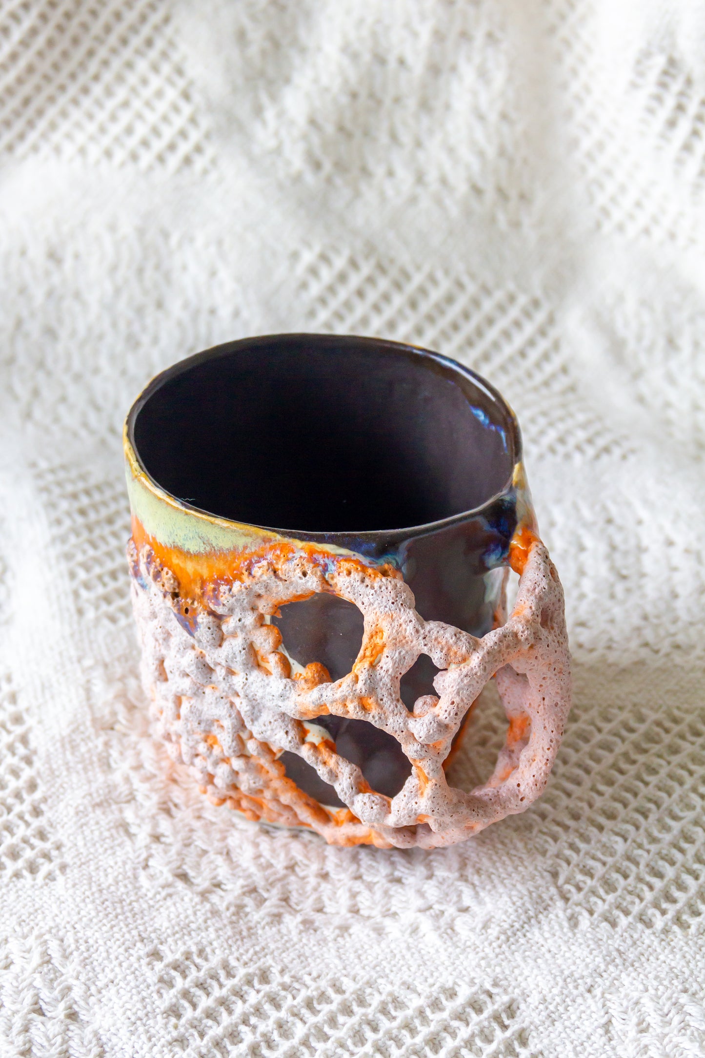 Kubek ceramiczny „Tripto” czarno-pomarańczowy