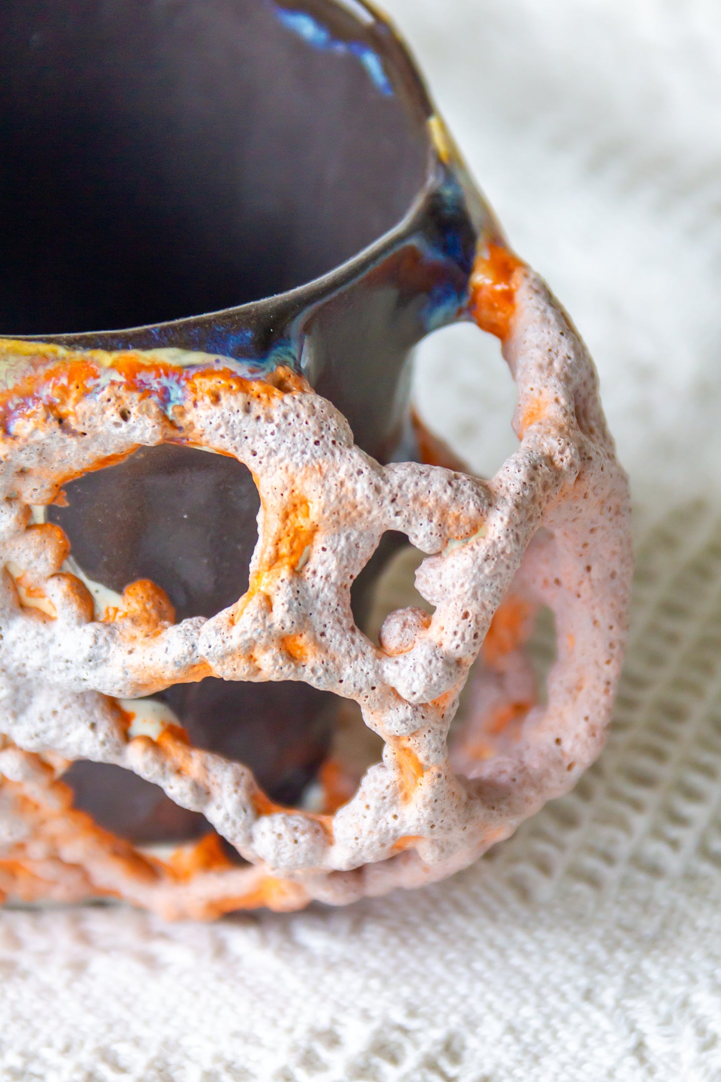 Kubek ceramiczny „Tripto” czarno-pomarańczowy