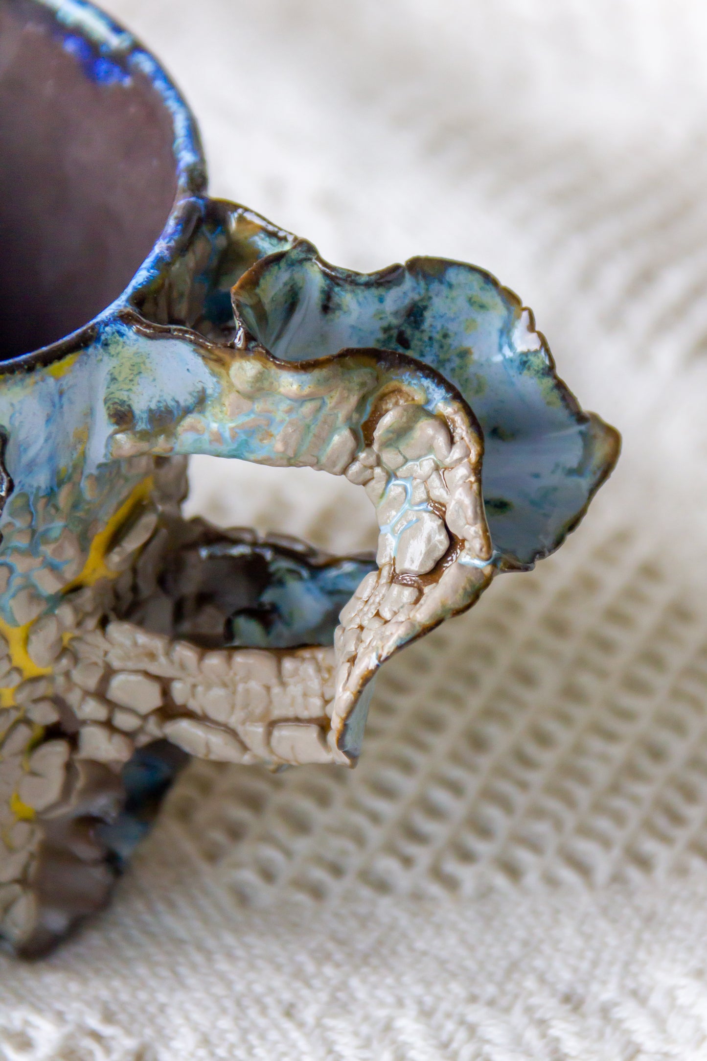 Kubek ceramiczny “Laminari” szaro-żółto-niebieski