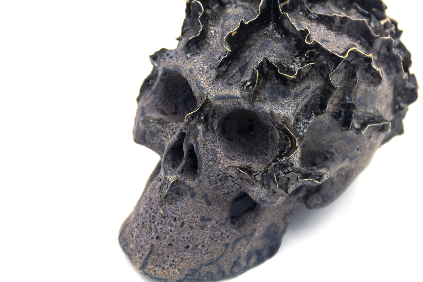 Czaszka ceramiczna ze wzorem w czarnym kolorze