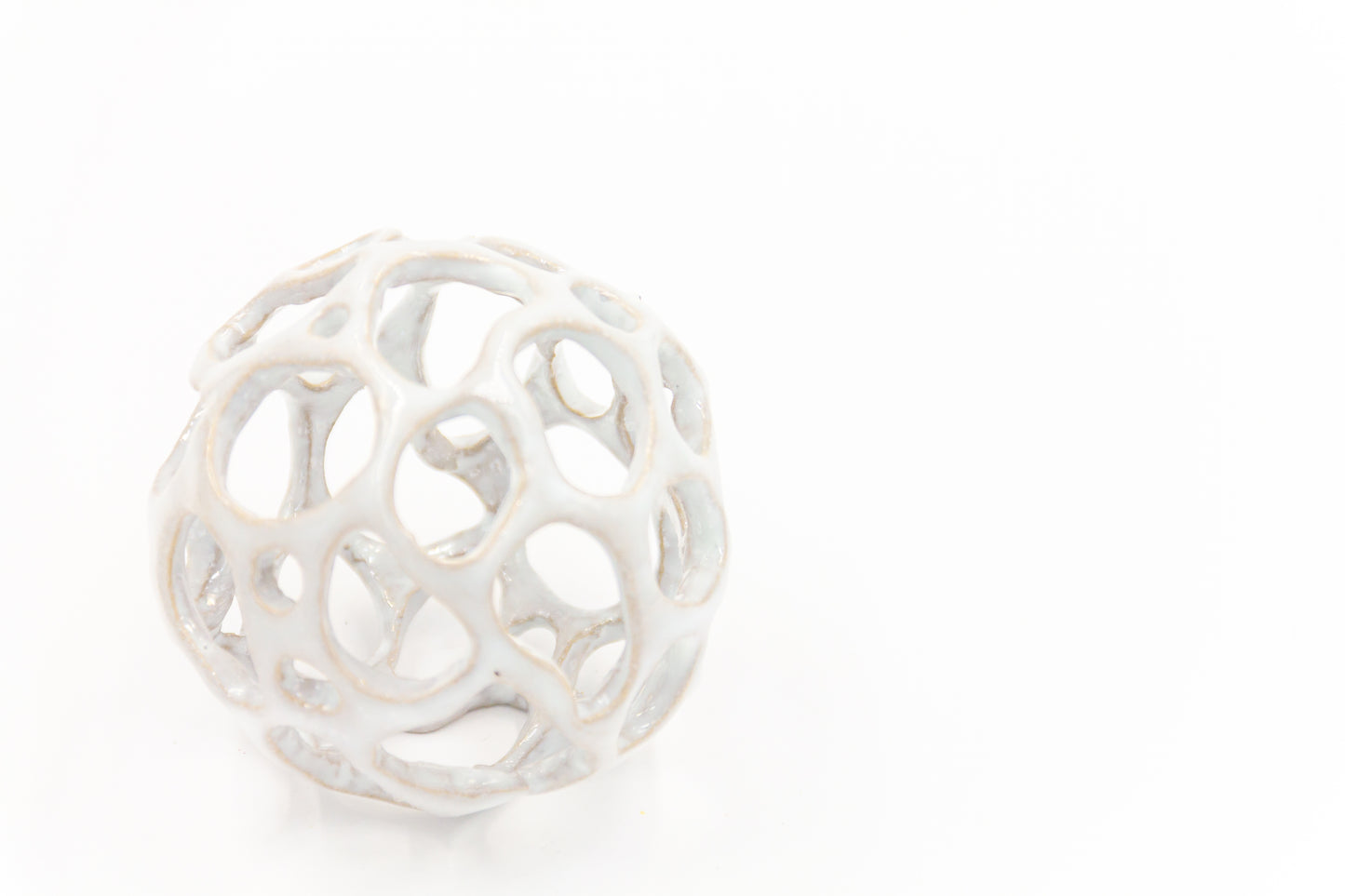 Rzeźba ażurowa biała