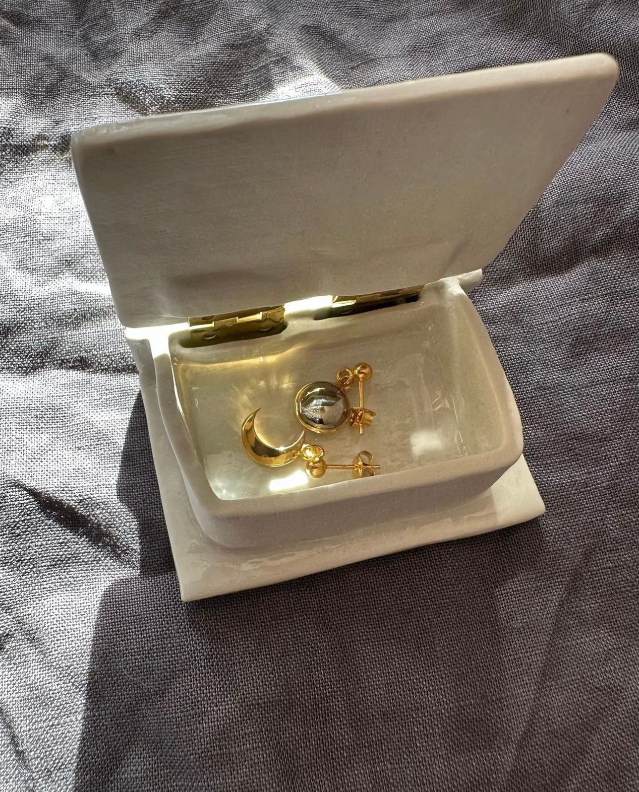 Porcelanowa książeczka-szkatułka na drobiazgi