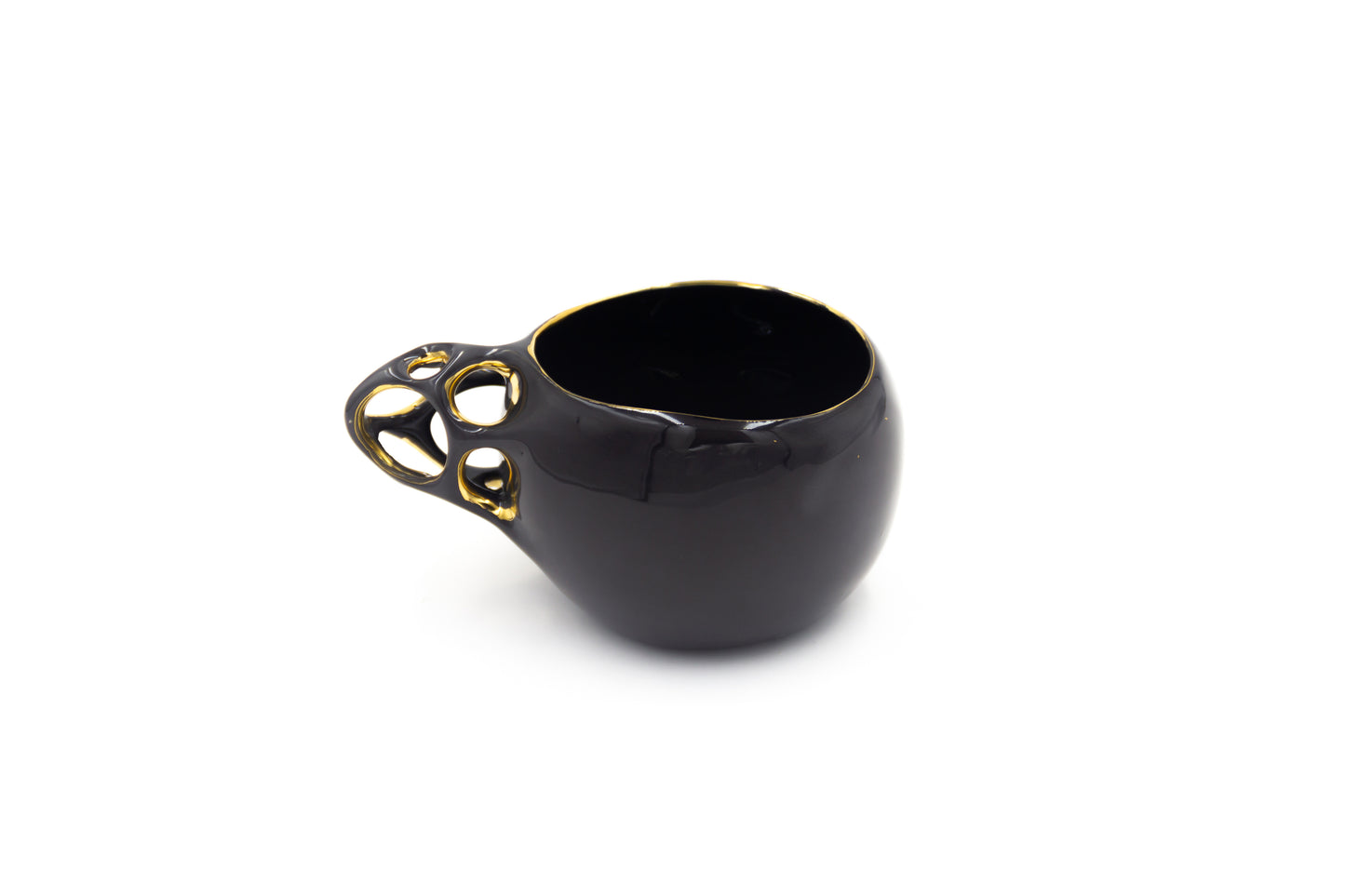 Kubek porcelanowy w czarnym kolorze ze złoceniem