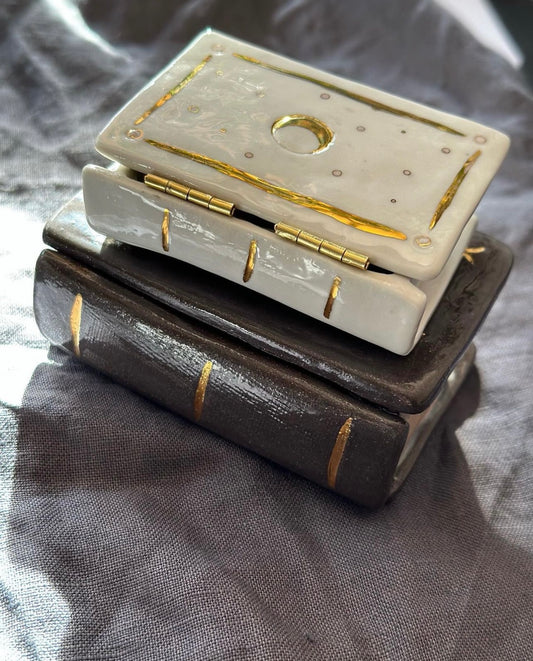 Porcelanowa książeczka-szkatułka na drobiazgi