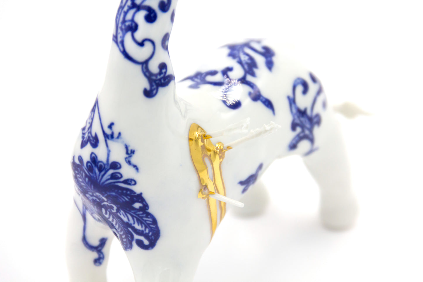 Sculpture en porcelaine "Animal blessé"