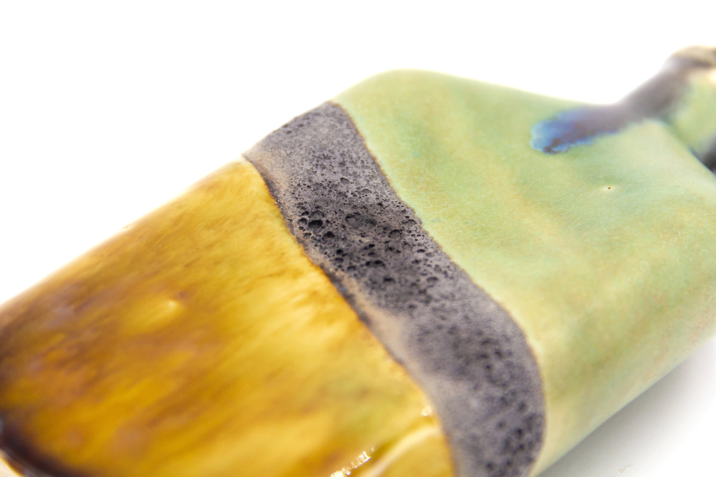 Karafka ceramiczna w kolorze zielono-brązowym