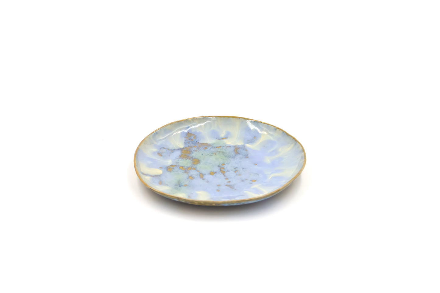 Talerz ceramiczny w kolorze beżowo-niebieskim