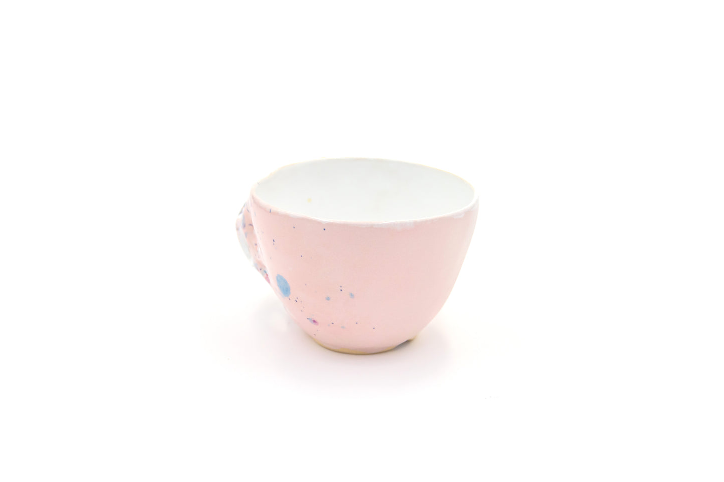 Kubek ceramiczny w  kolorze różowym z plamkami