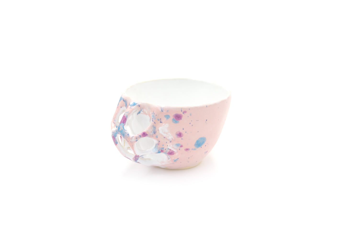 Kubek ceramiczny w  kolorze różowym z plamkami