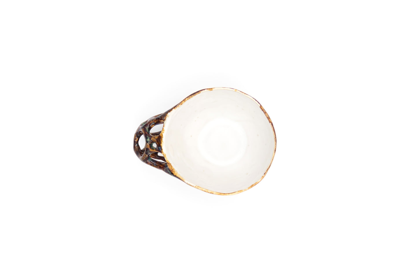 Kubek ceramiczny w kolorze biało-brązowym