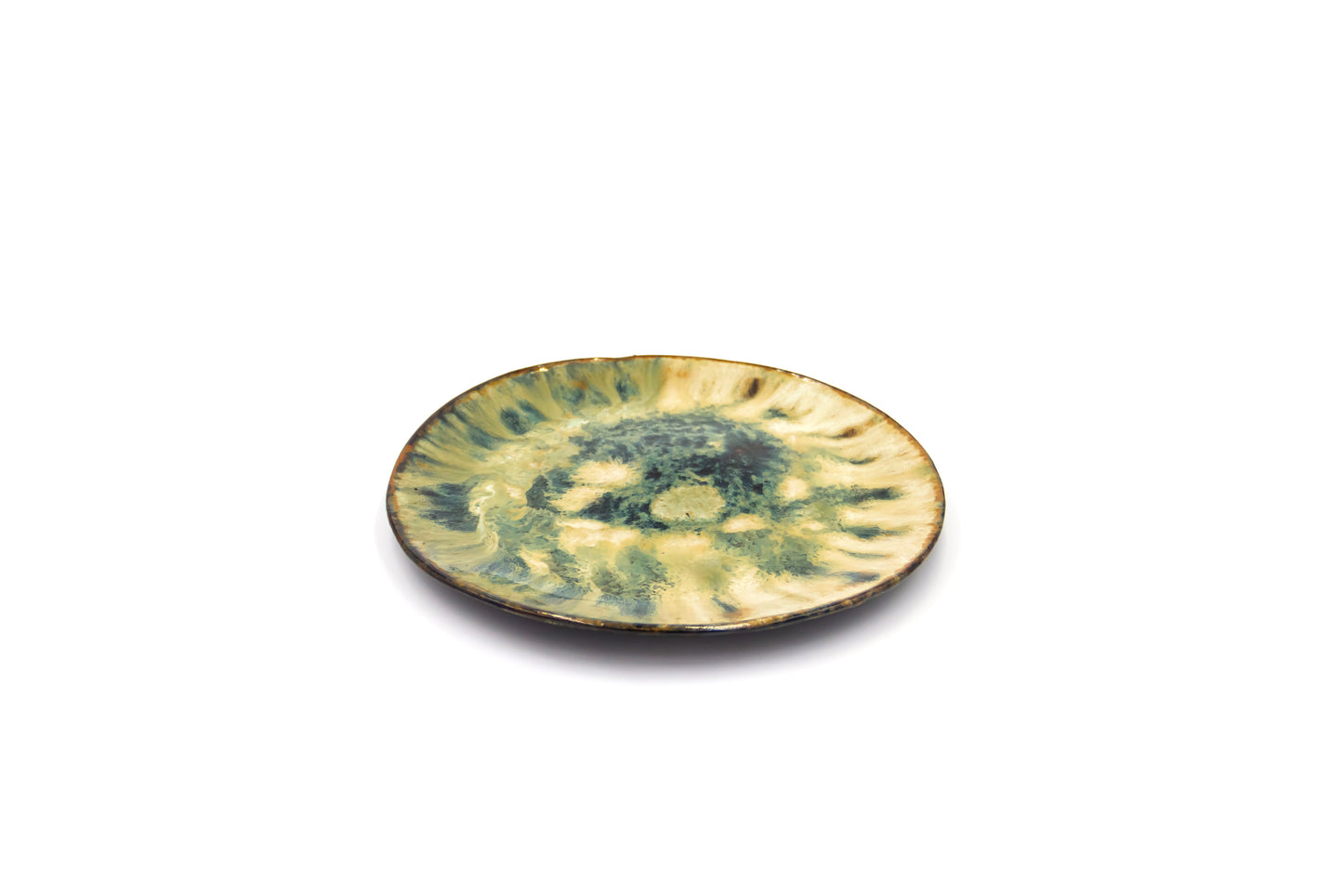 Talerz ceramiczny w kolorze zielono-beżowym