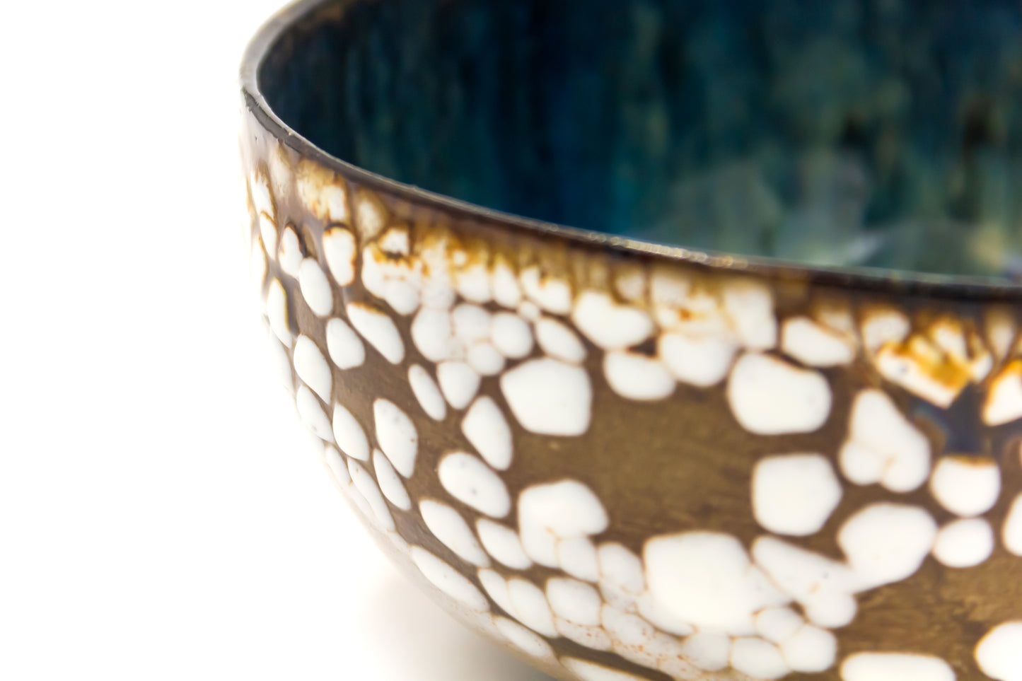 Miska ceramiczna w kolorze brązowo-niebieskim z białymi płamkami