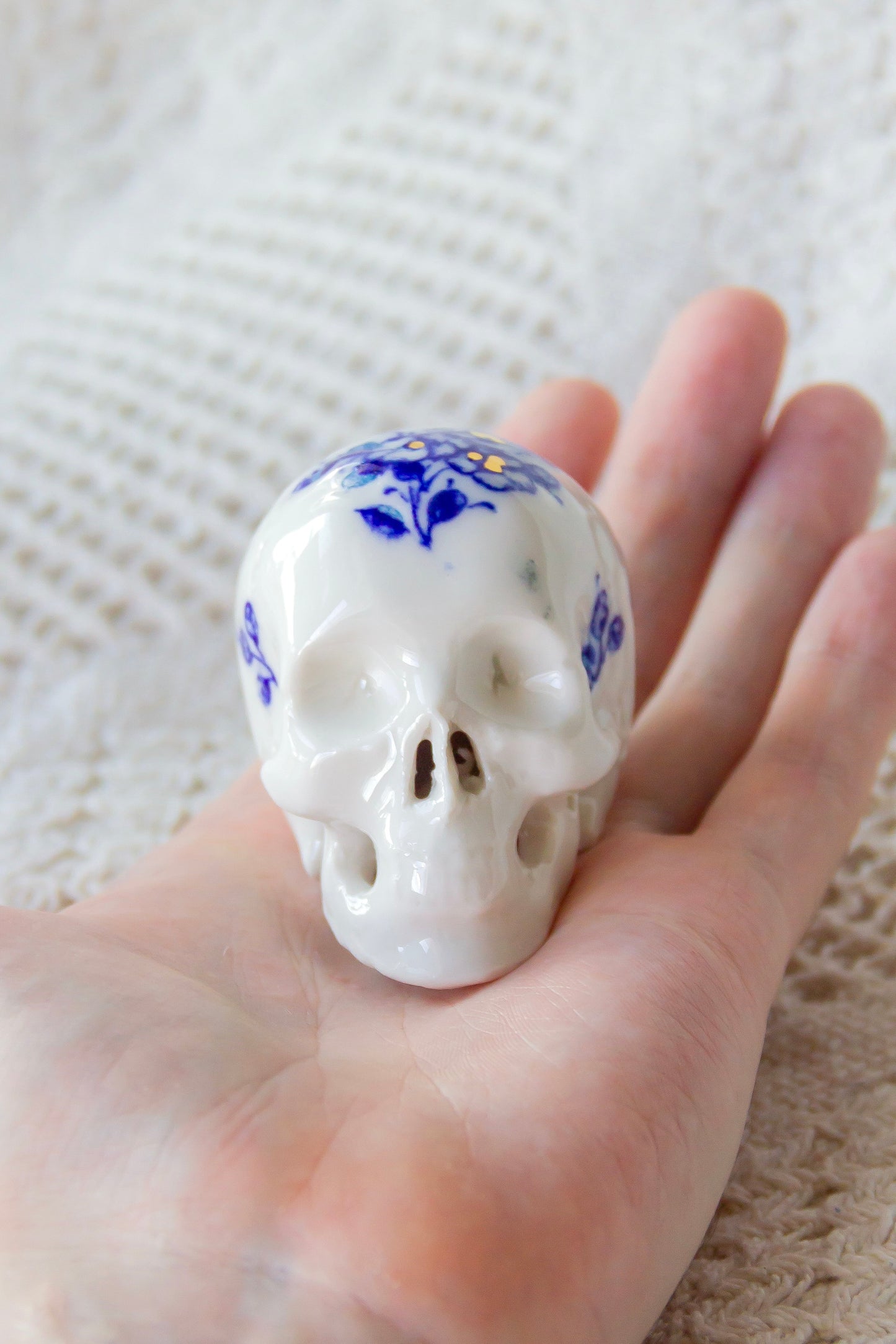 Czaszka porcelanowa mini ze złoceniem