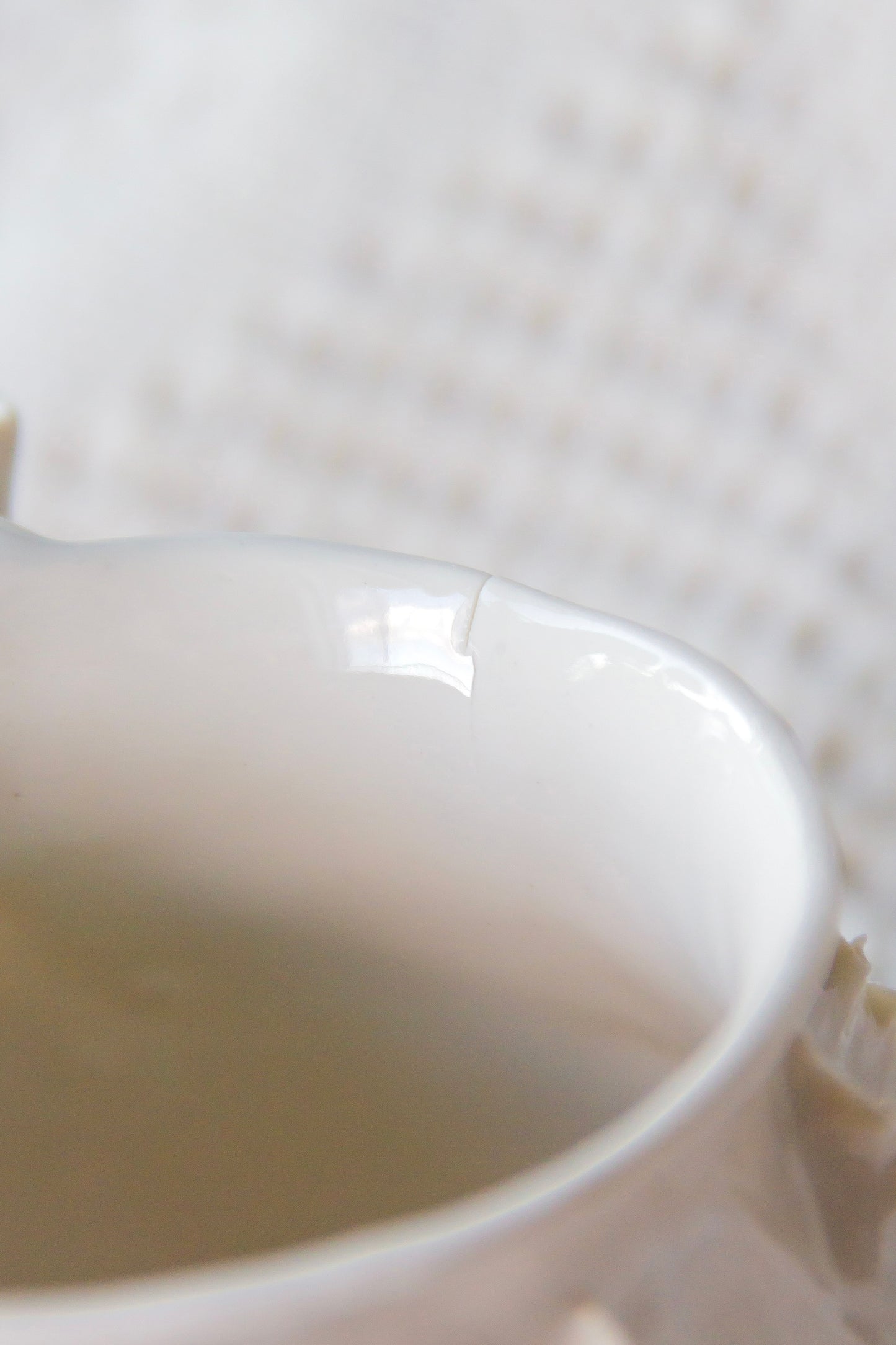 Kubek porcelanowy “Laminari” biały