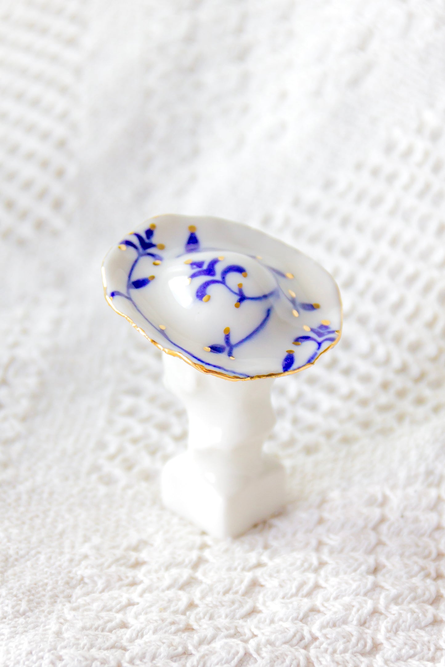 Lenin-grzyb, rzeźba porcelanowa ze złoceniem