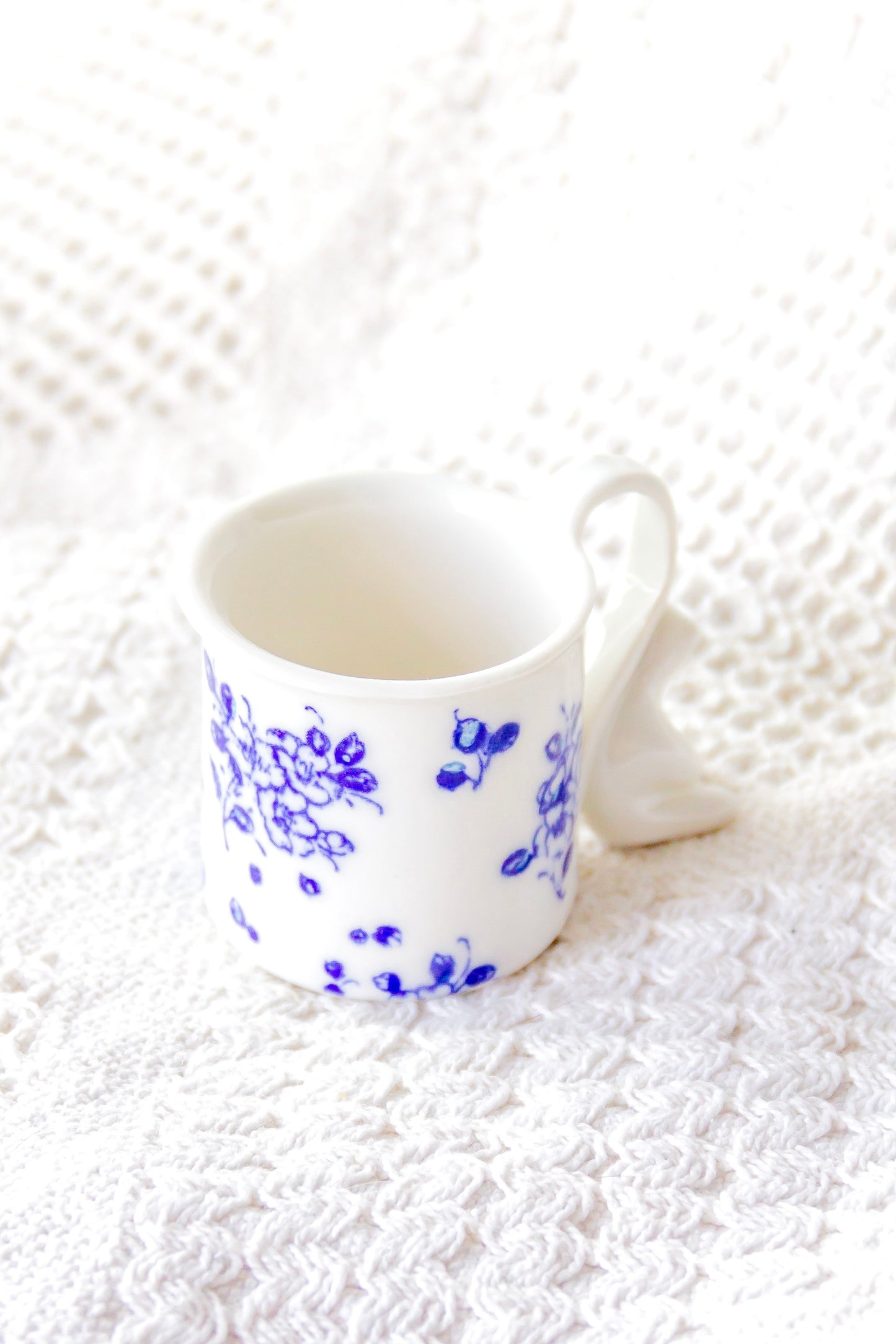 Tasse à expresso en porcelaine "Laminari" dorée