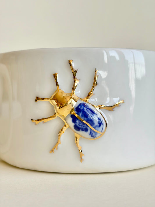 Kubek porcelanowy z żukami