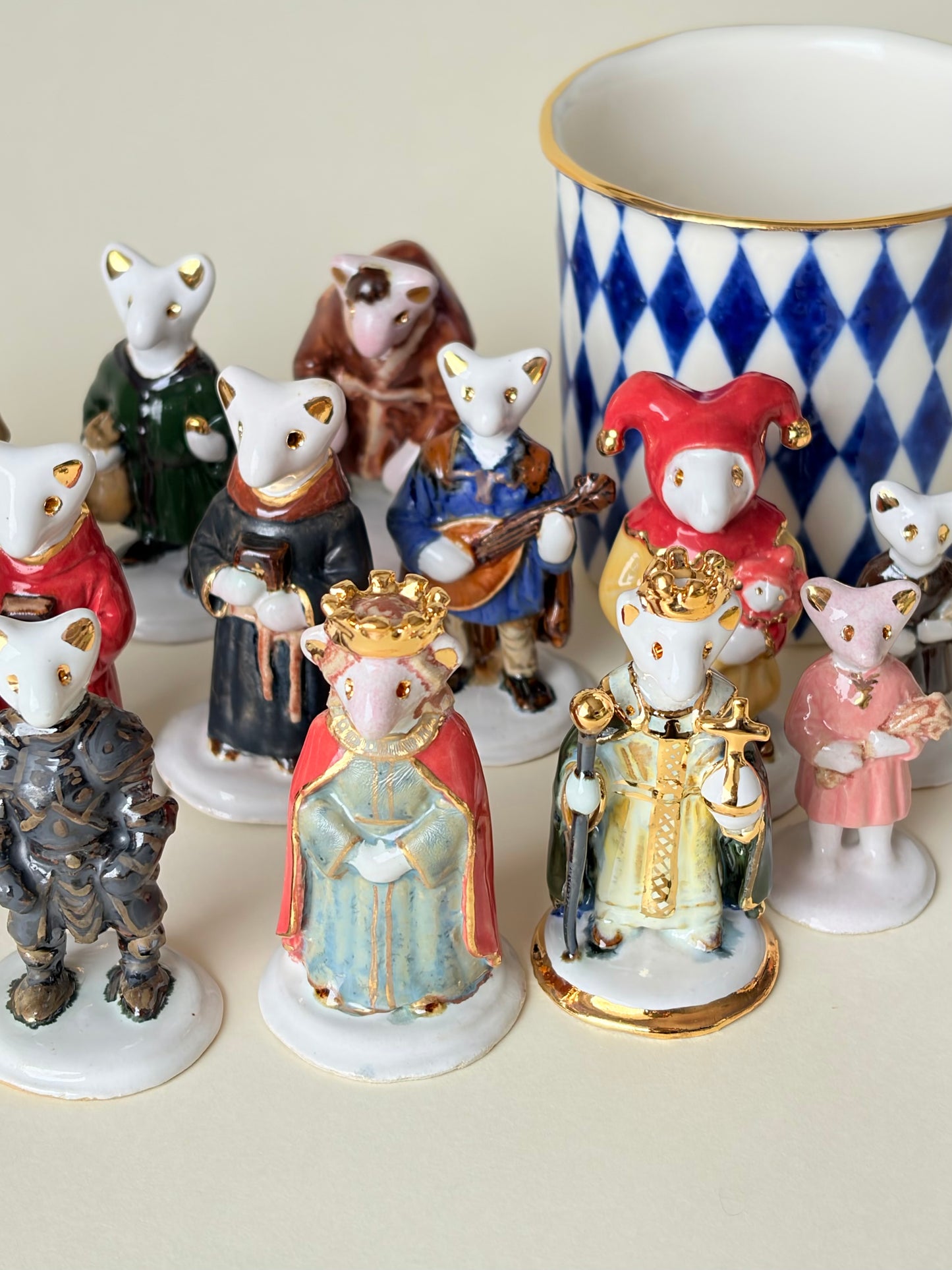 Werling królowa, figurka ceramiczna złocona