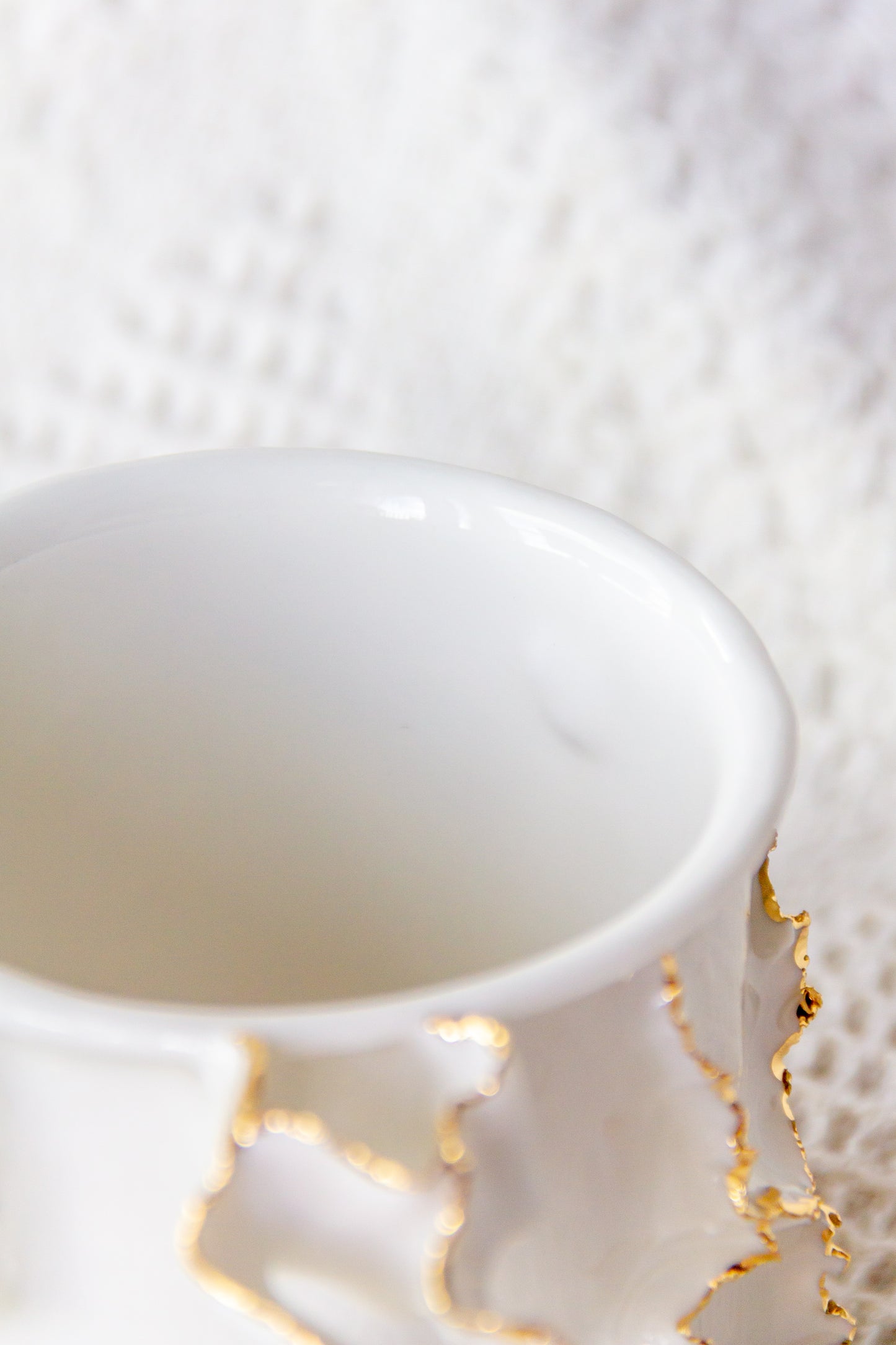 Kubek porcelanowy „Laminari” ze złoceniem
